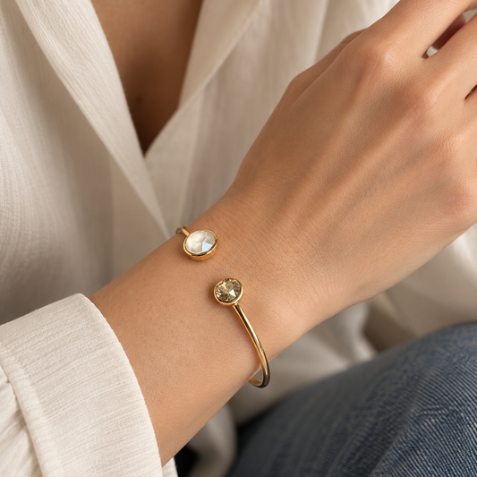 Bracelet with beige crystals IRL (France)