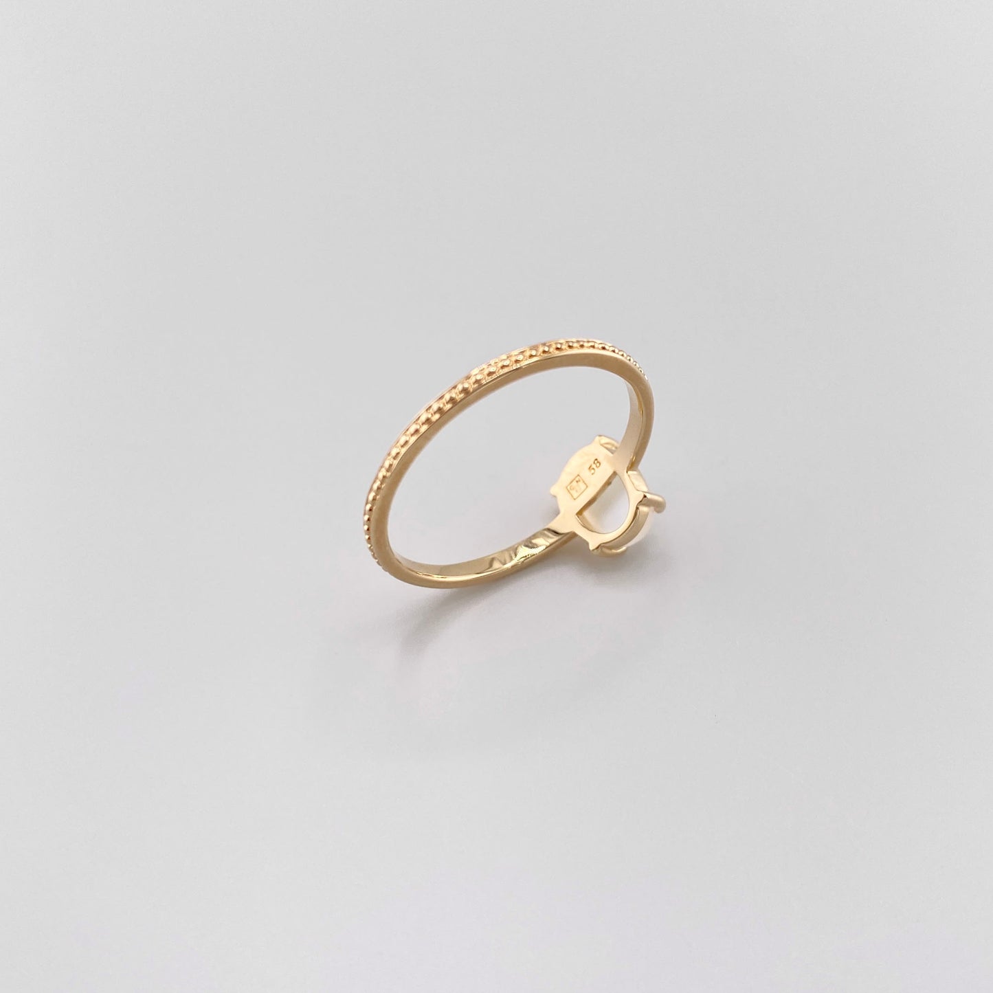 золота каблучка з натуральним каменем