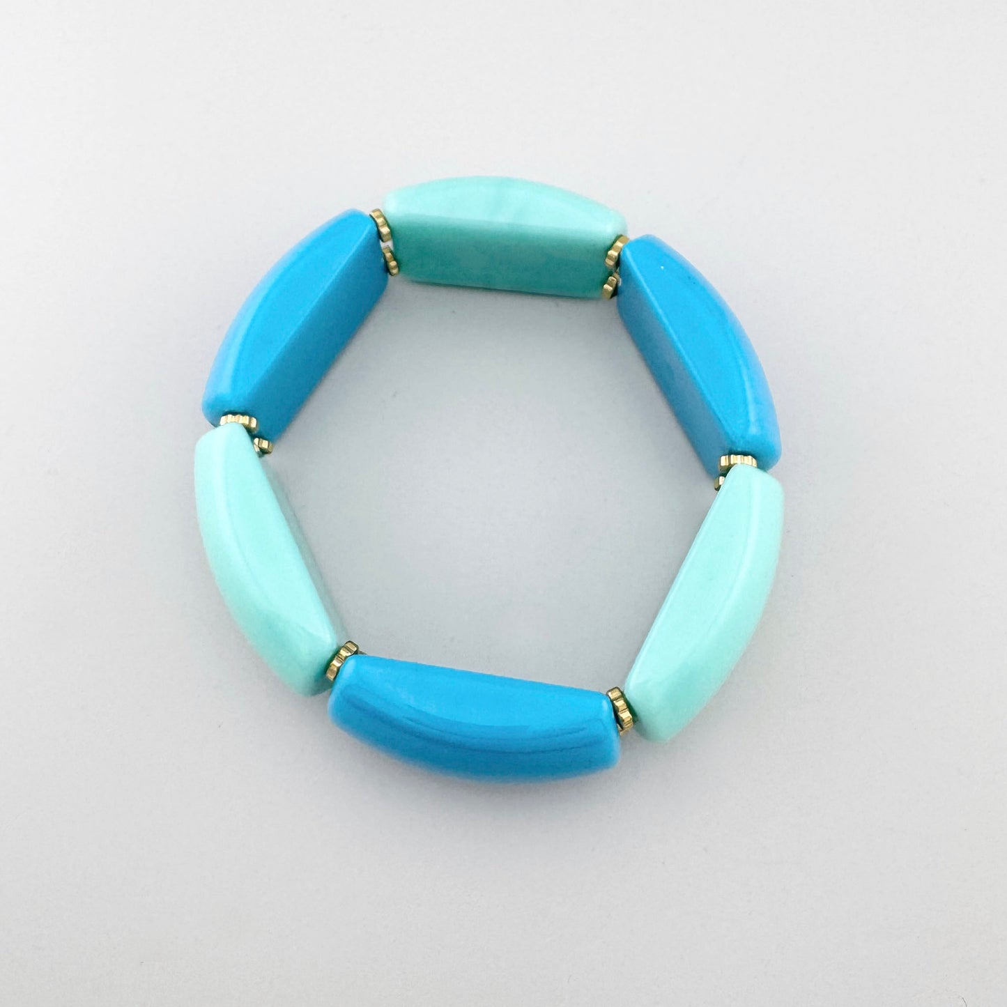 Pulsera elástica con cuentas en tonos turquesa y azul, marca francesa Ikita.
