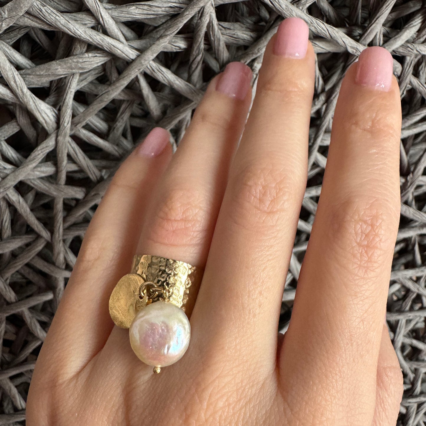 Ring with pendant and pearls IRL (France)
