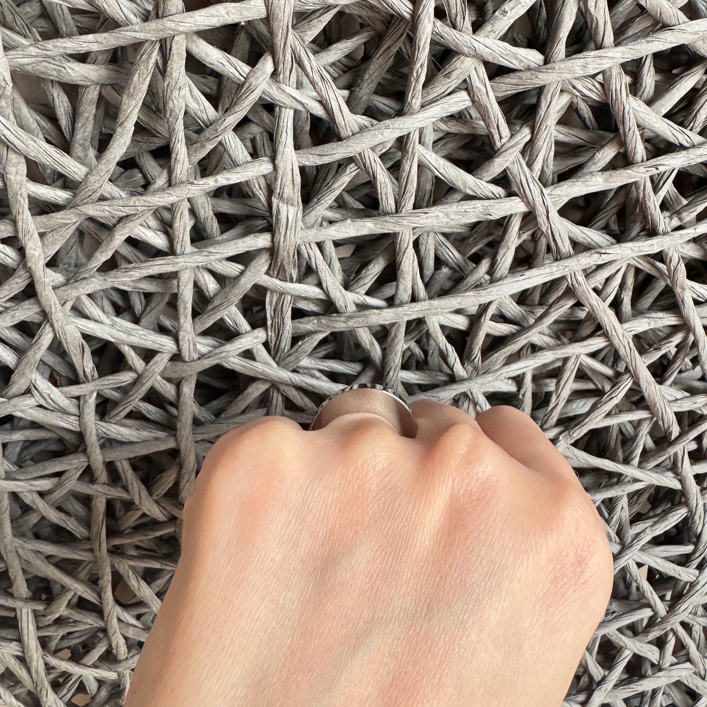 Minimalistyczny pierścionek & Other Stories (Sweden)