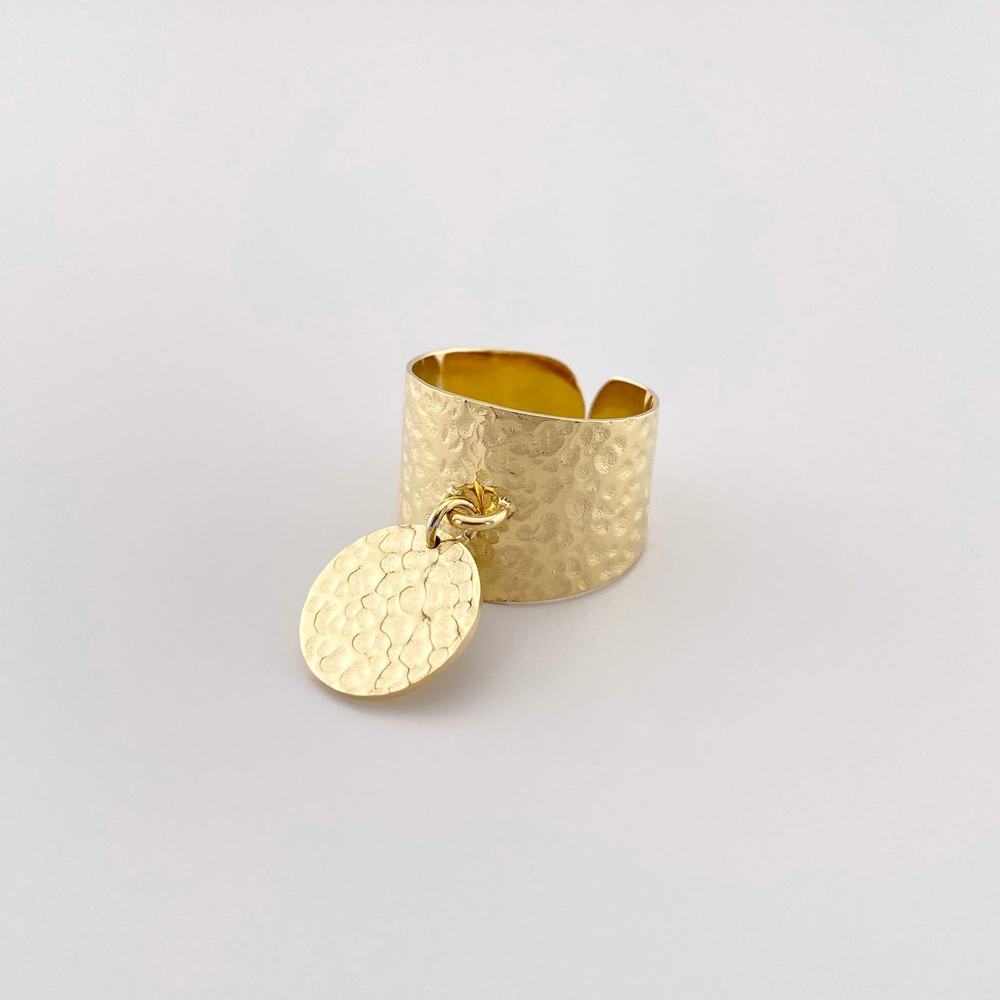Ring with round pendant Ikita (France)