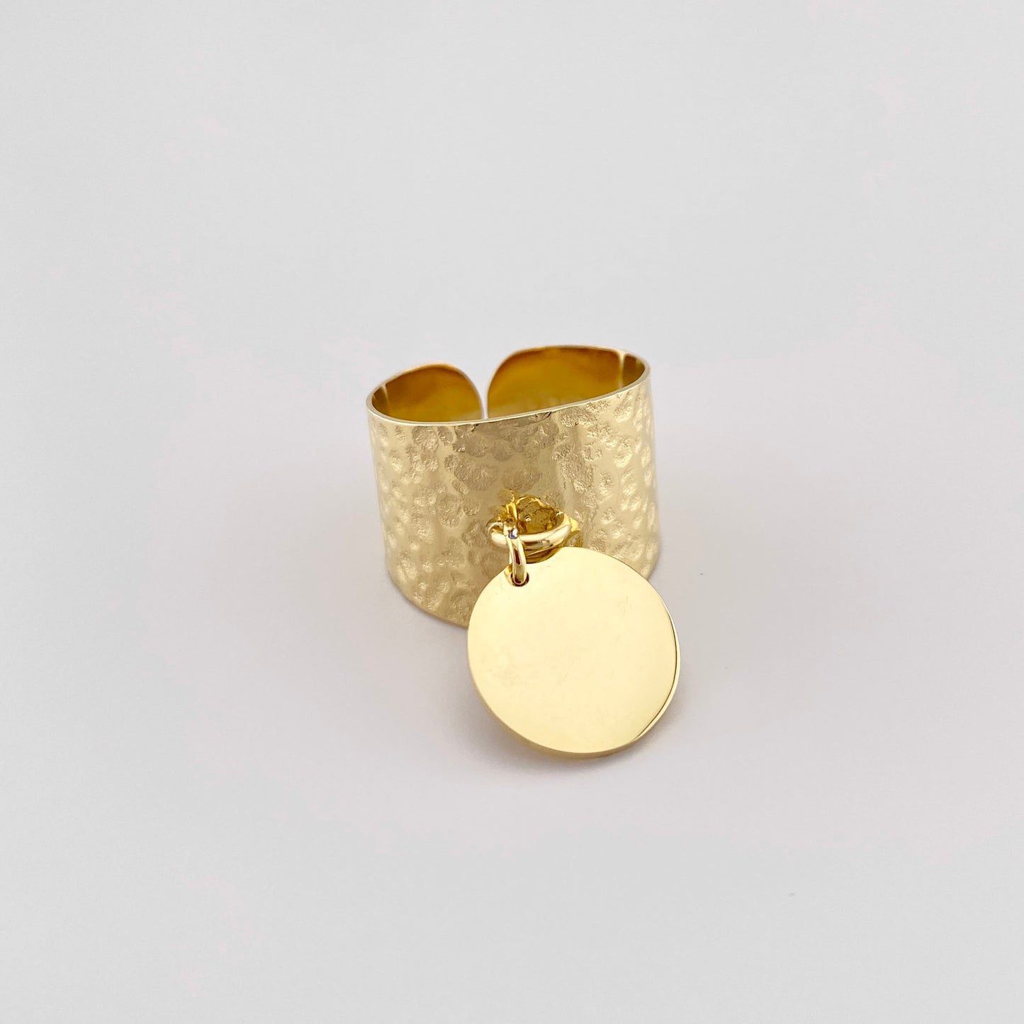 Ring with round pendant Ikita (France)