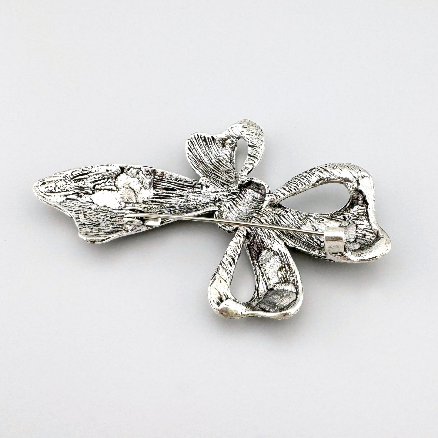 Bow brooch