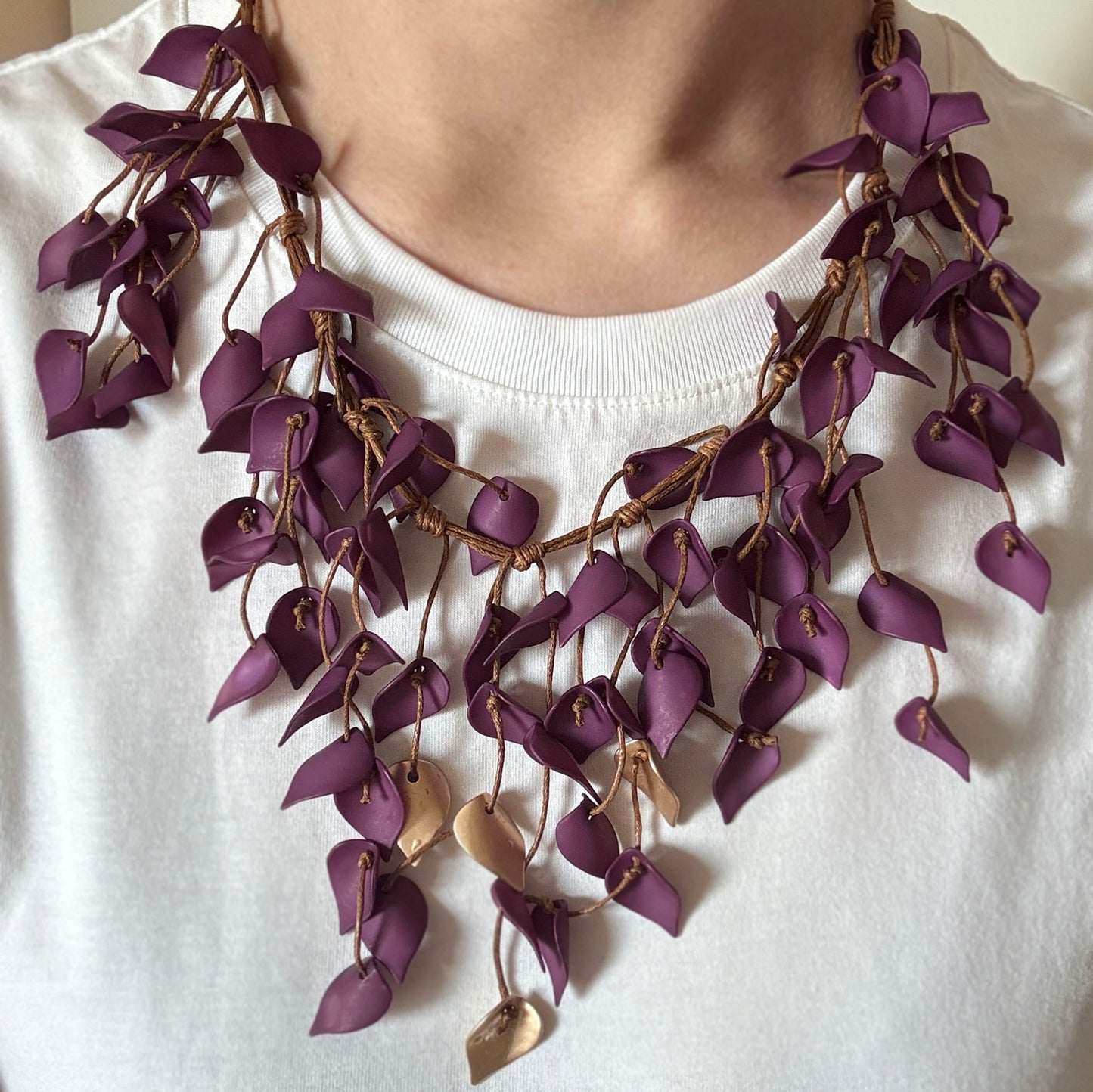 Necklace with purple petals Sonata (Spain)