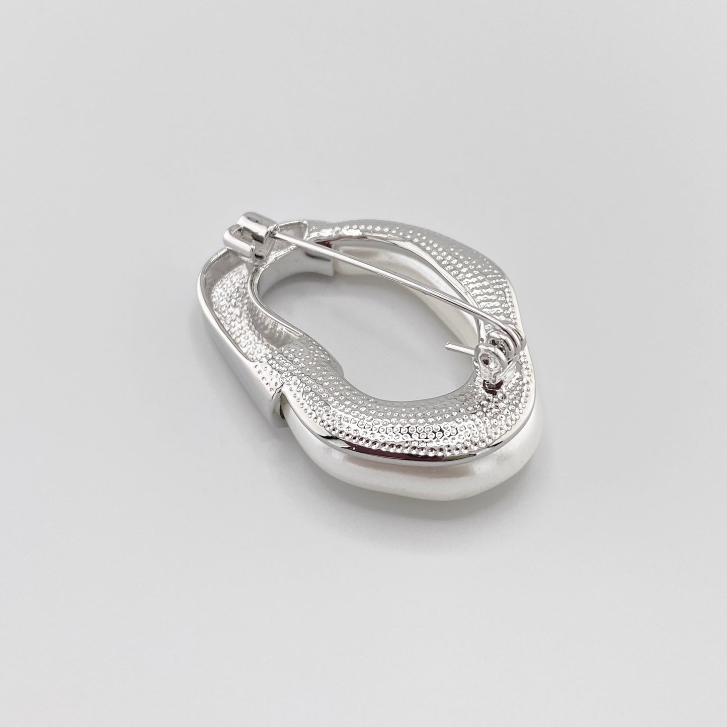 Геометрична брошка