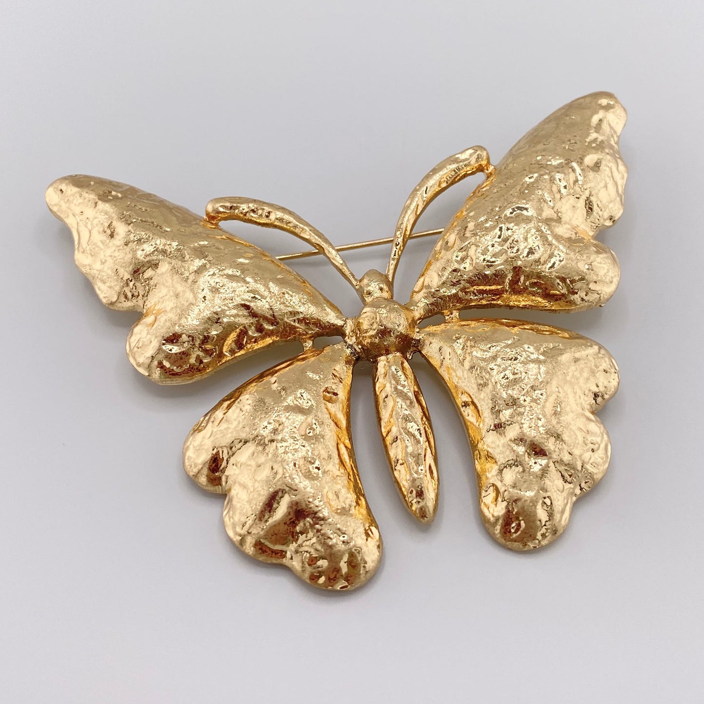 broszka motyl