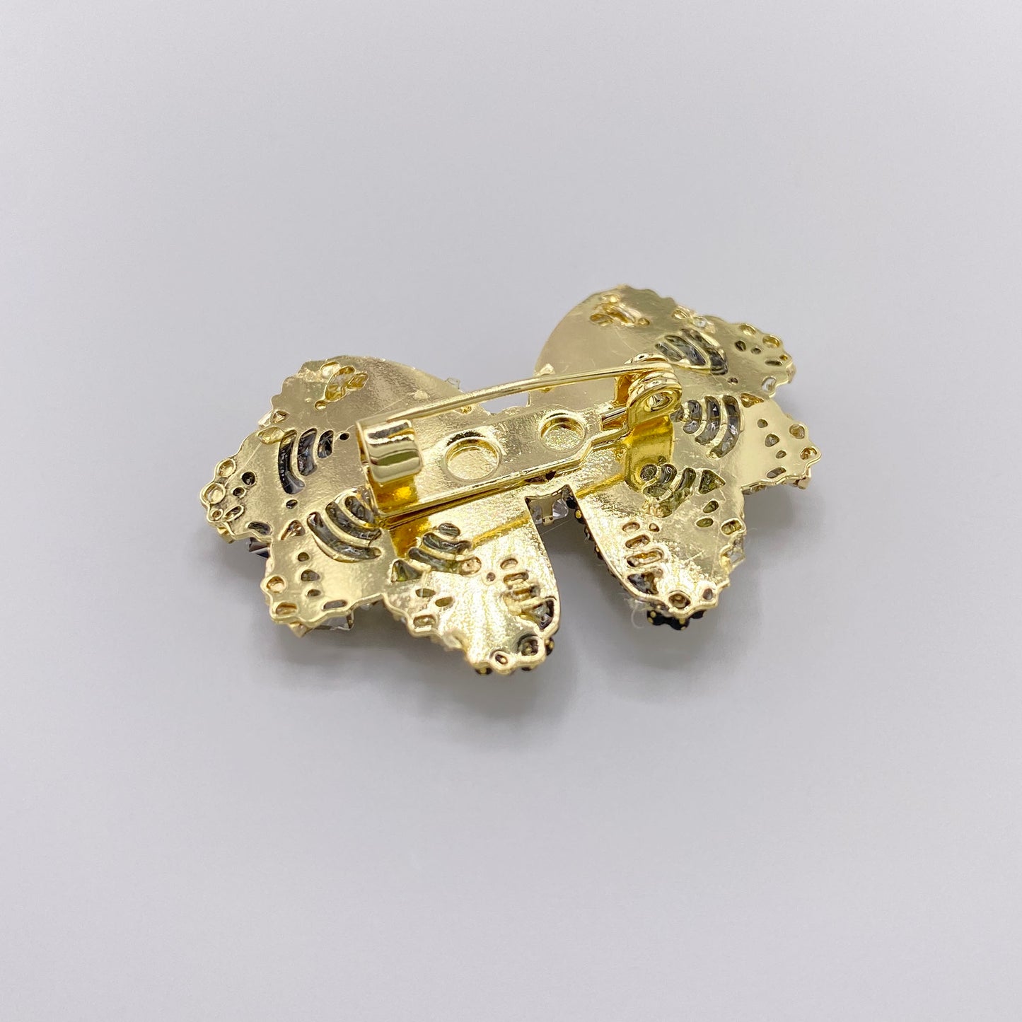 Брошка метелик