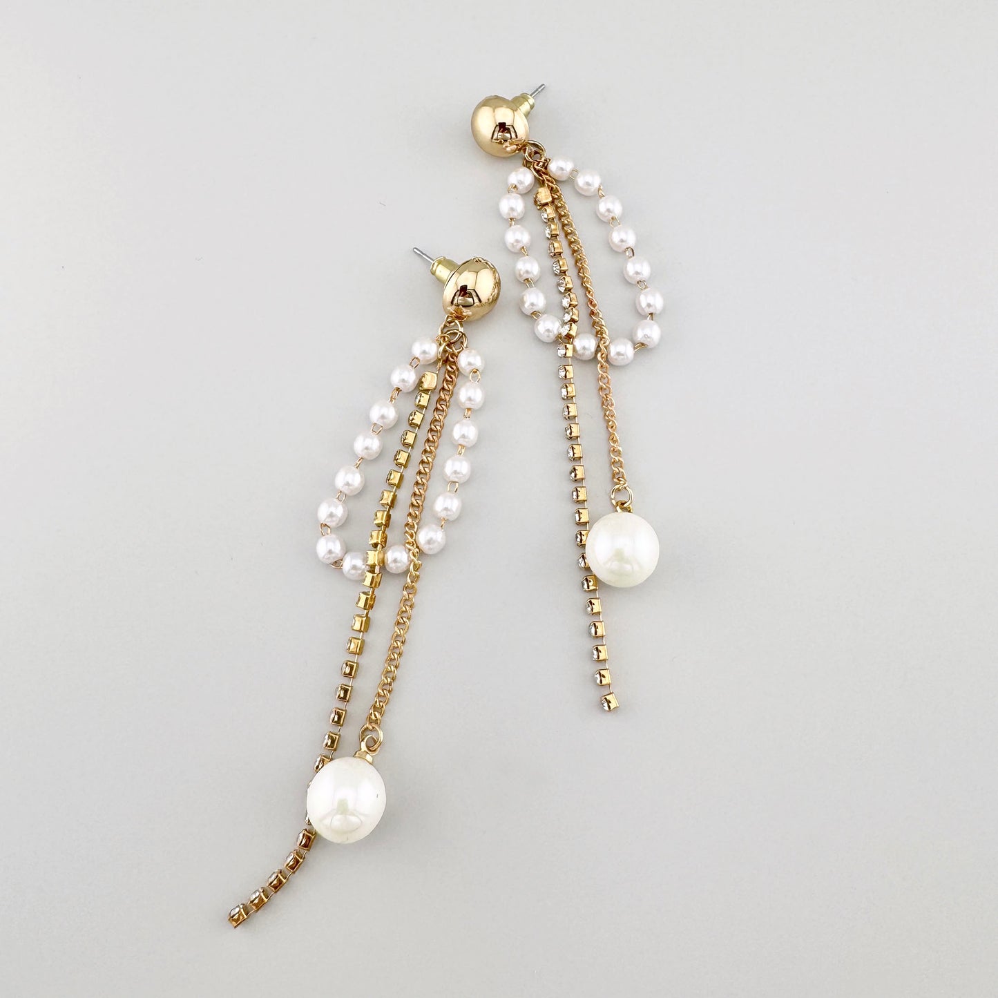 Gold-colored dangling earrings with delicate chains and faux pearls, Spanish brand Sonata.