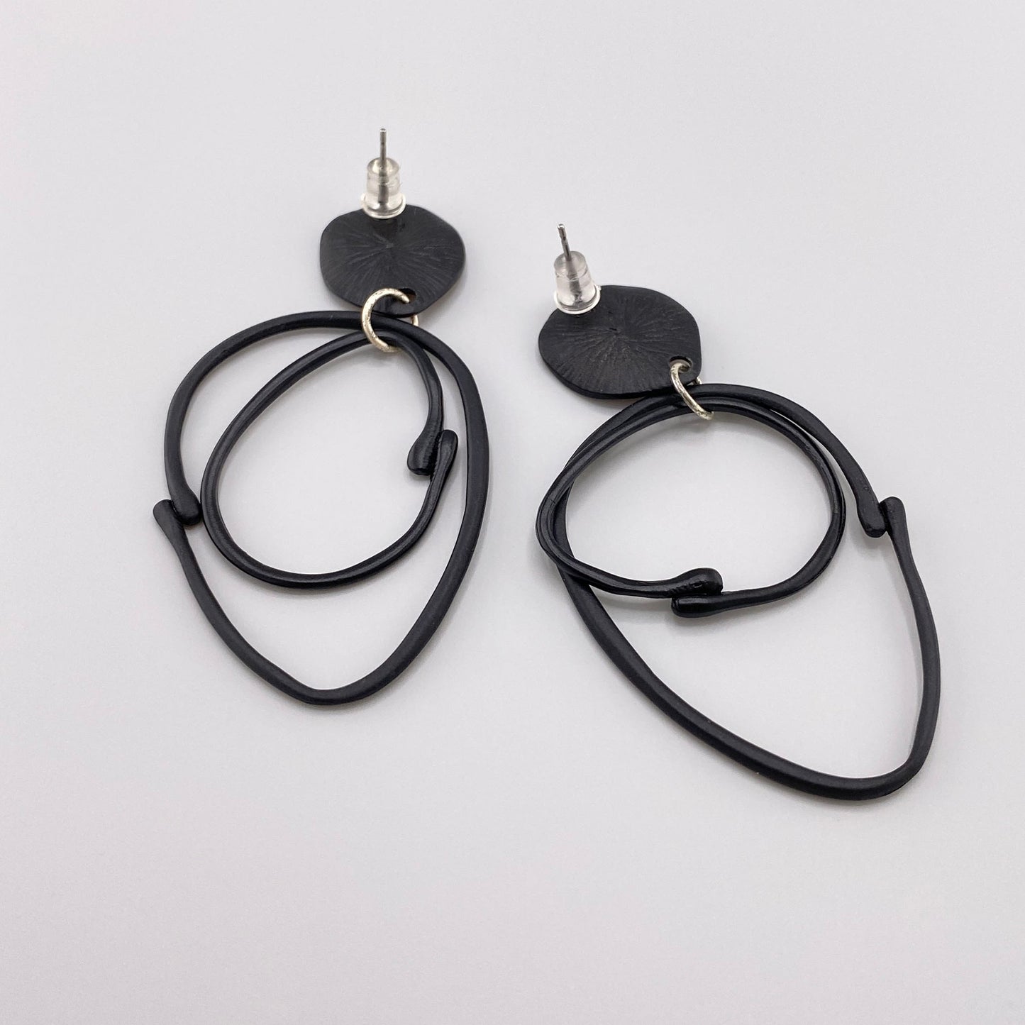 biżuteria z emalią jubilerska