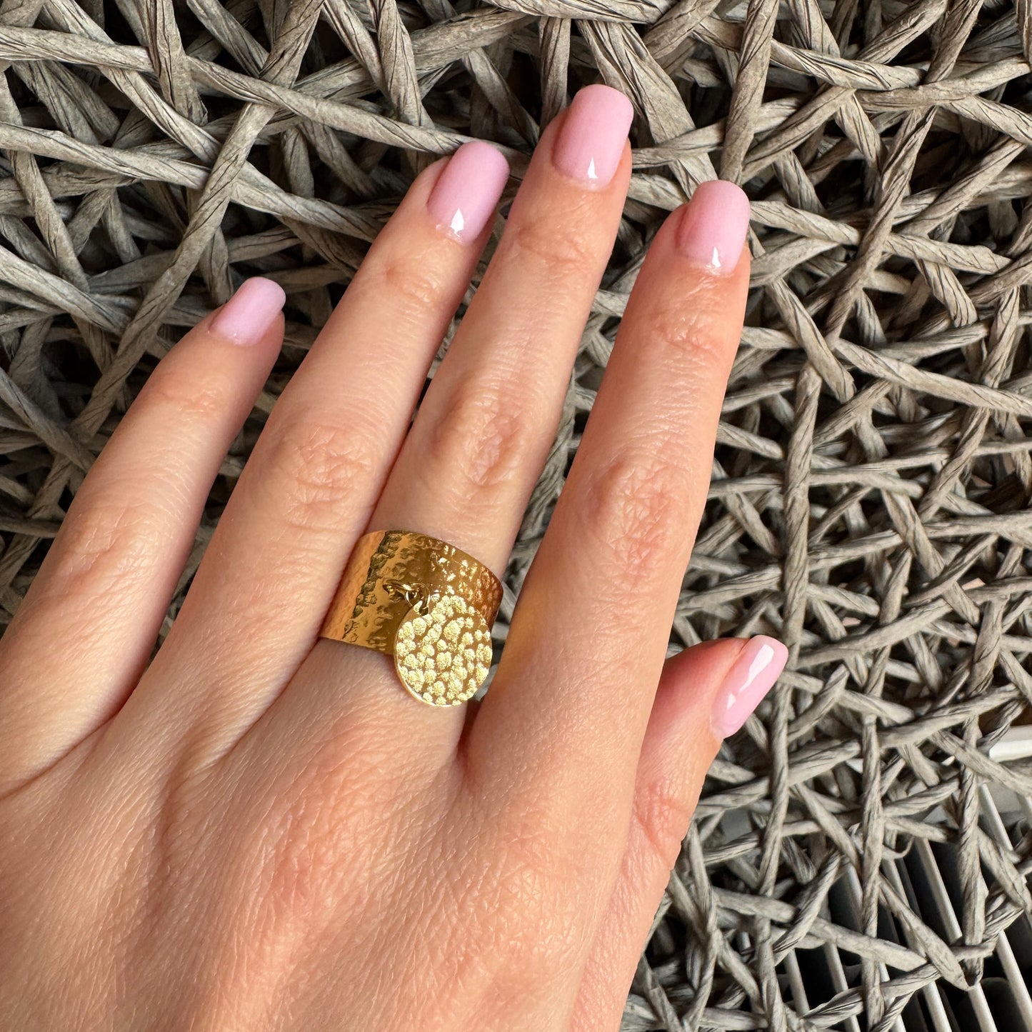 Ring with round pendant Ikita (France)