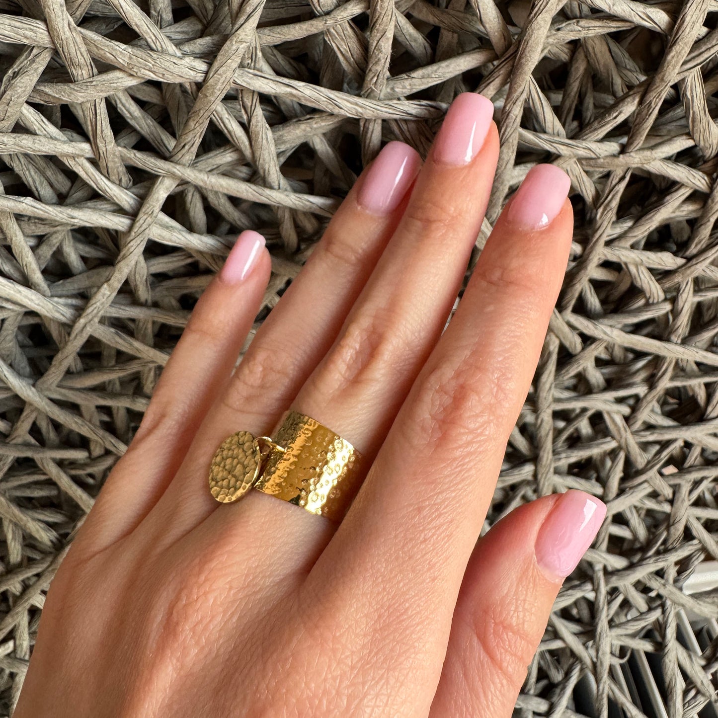 Ring with round pendant Ikita (France)