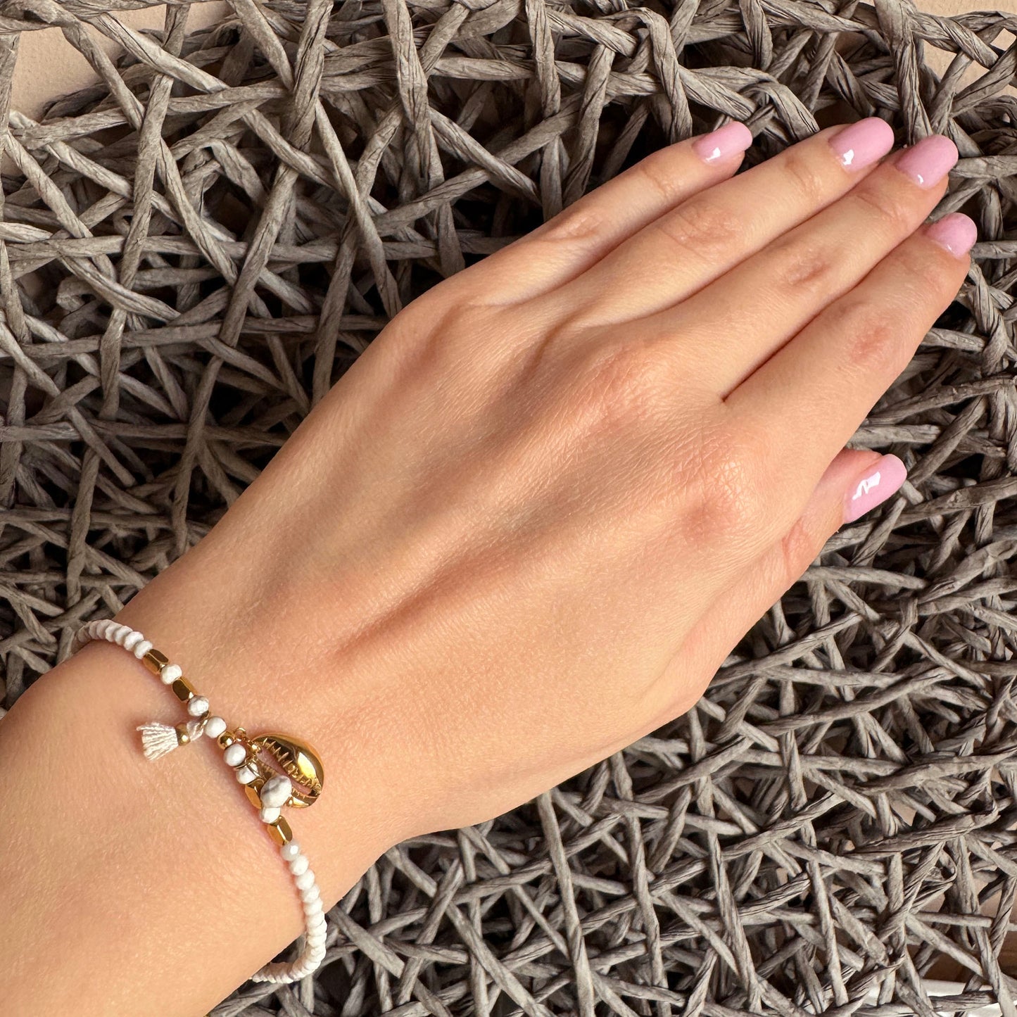 Howlite bracelet Ikita (France)