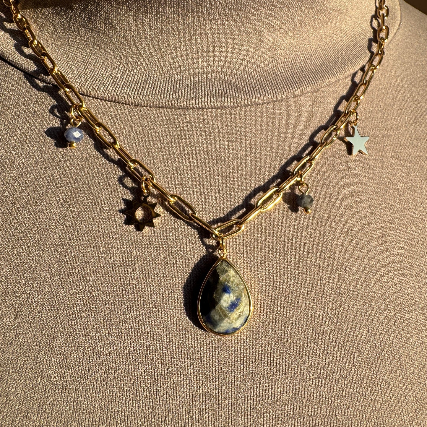 Naszyjnik z lapis lazuli Ikita (France)