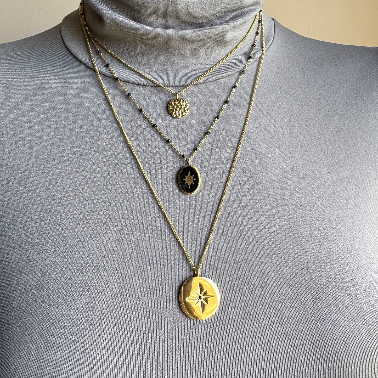 Necklace with pendants and enamel IRL (France)