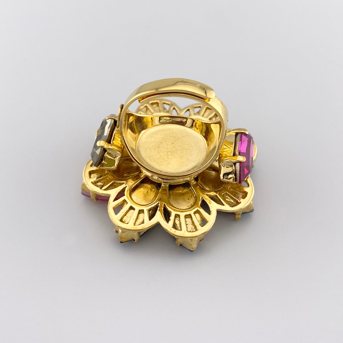 pierścionek kwiatek z cyrkoniami