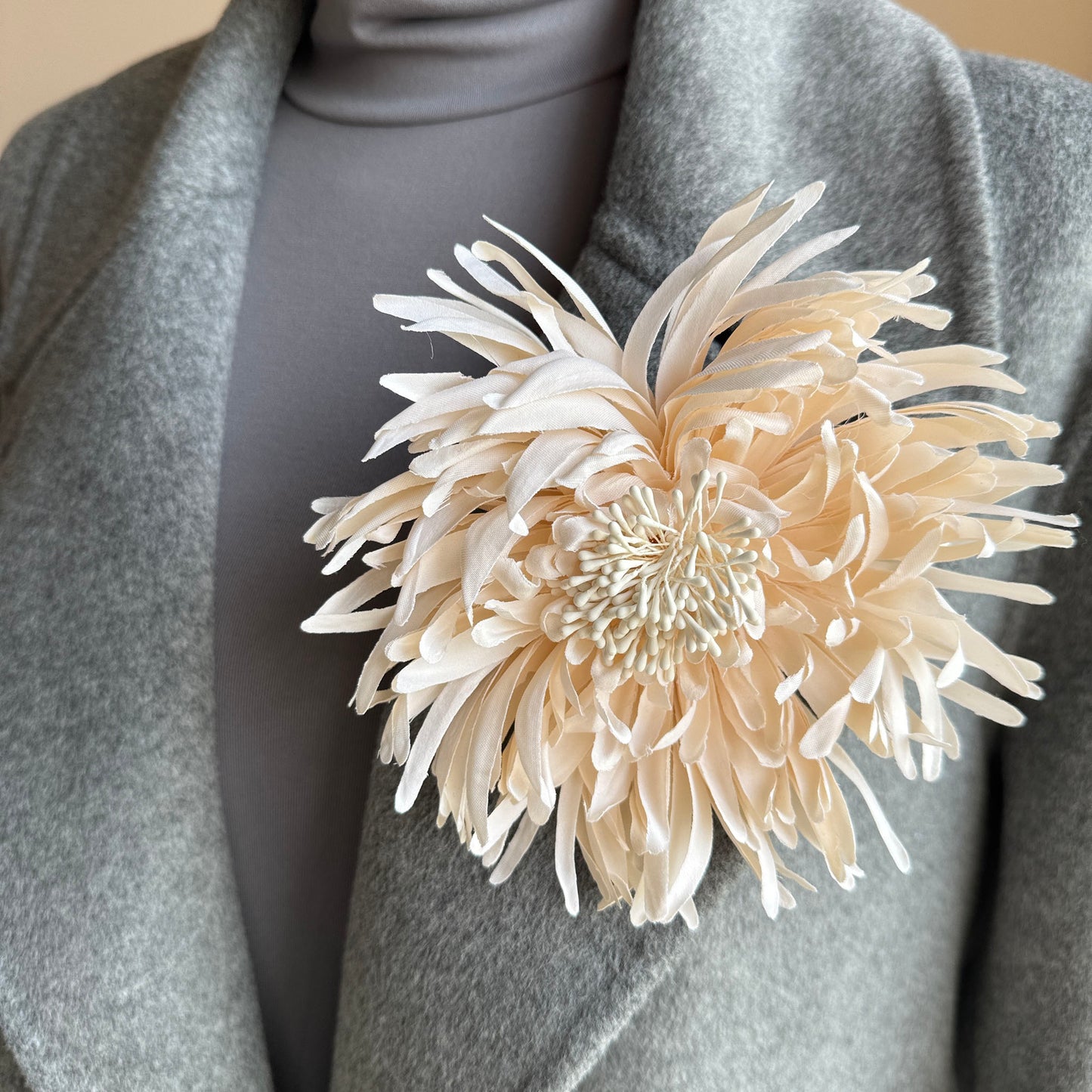 Chrysanthemum-shaped brooch made of cream fabric, Spanish brand Sonata.