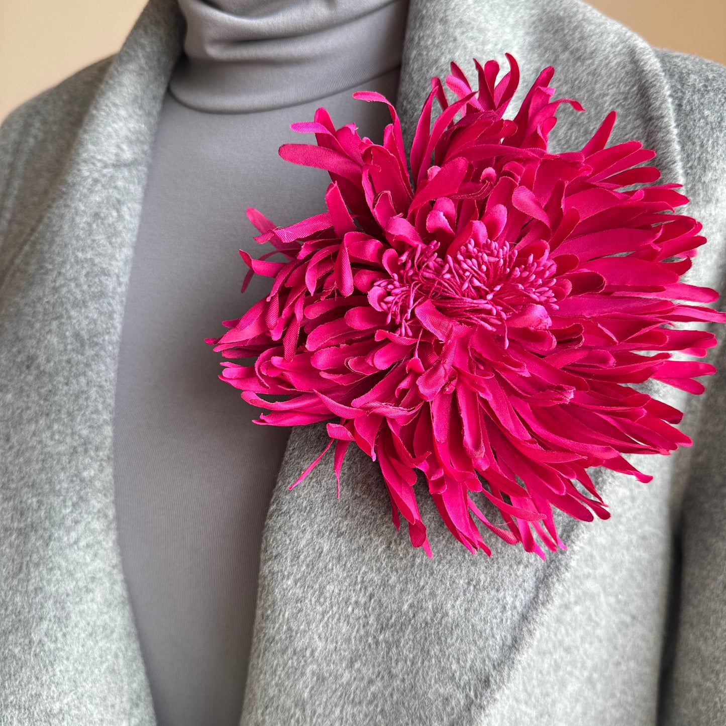 Chrysanthemum-shaped brooch made of fabric in an intense fuchsia color, Spanish brand Sonata.