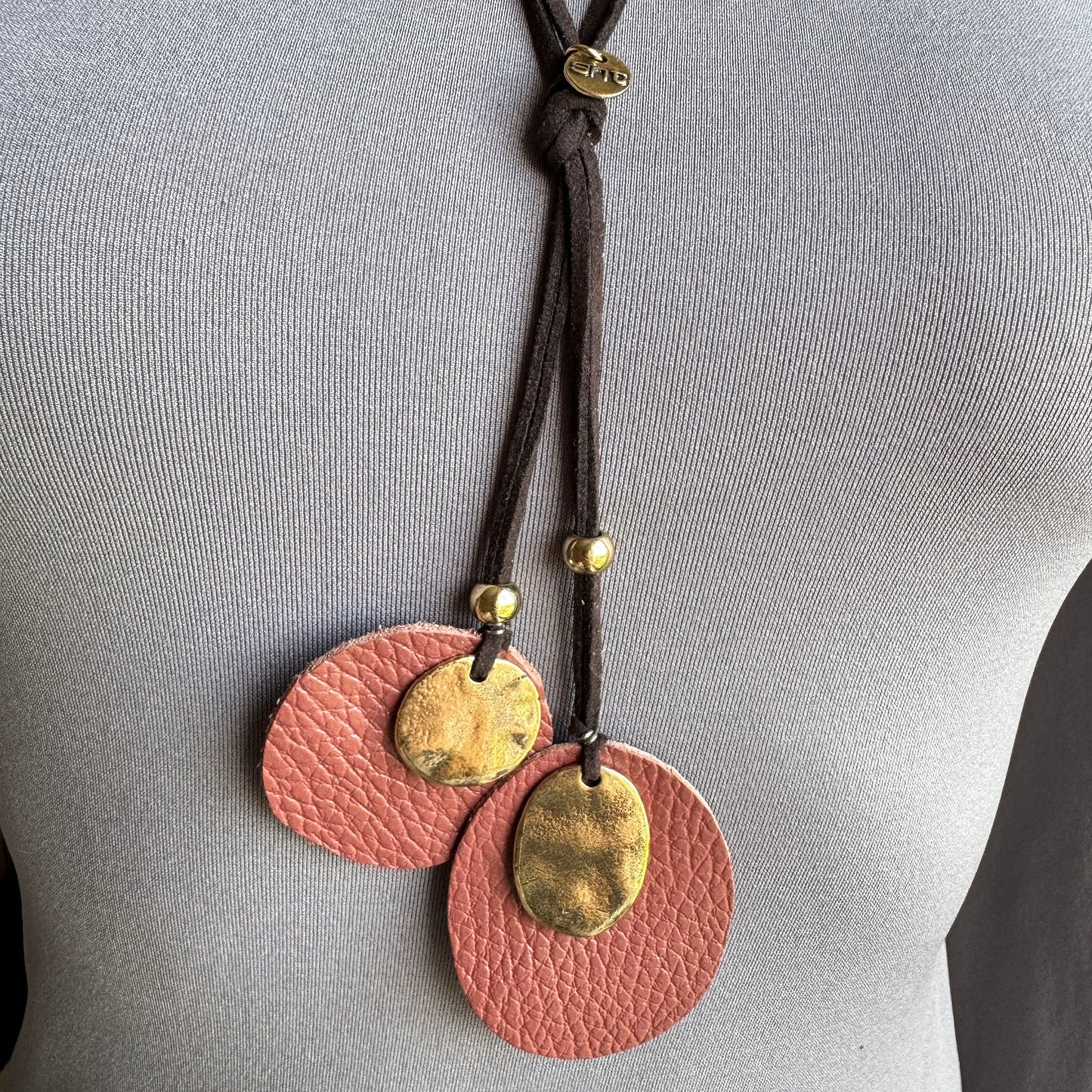 Brown necklace with decor Sonata (Spain)