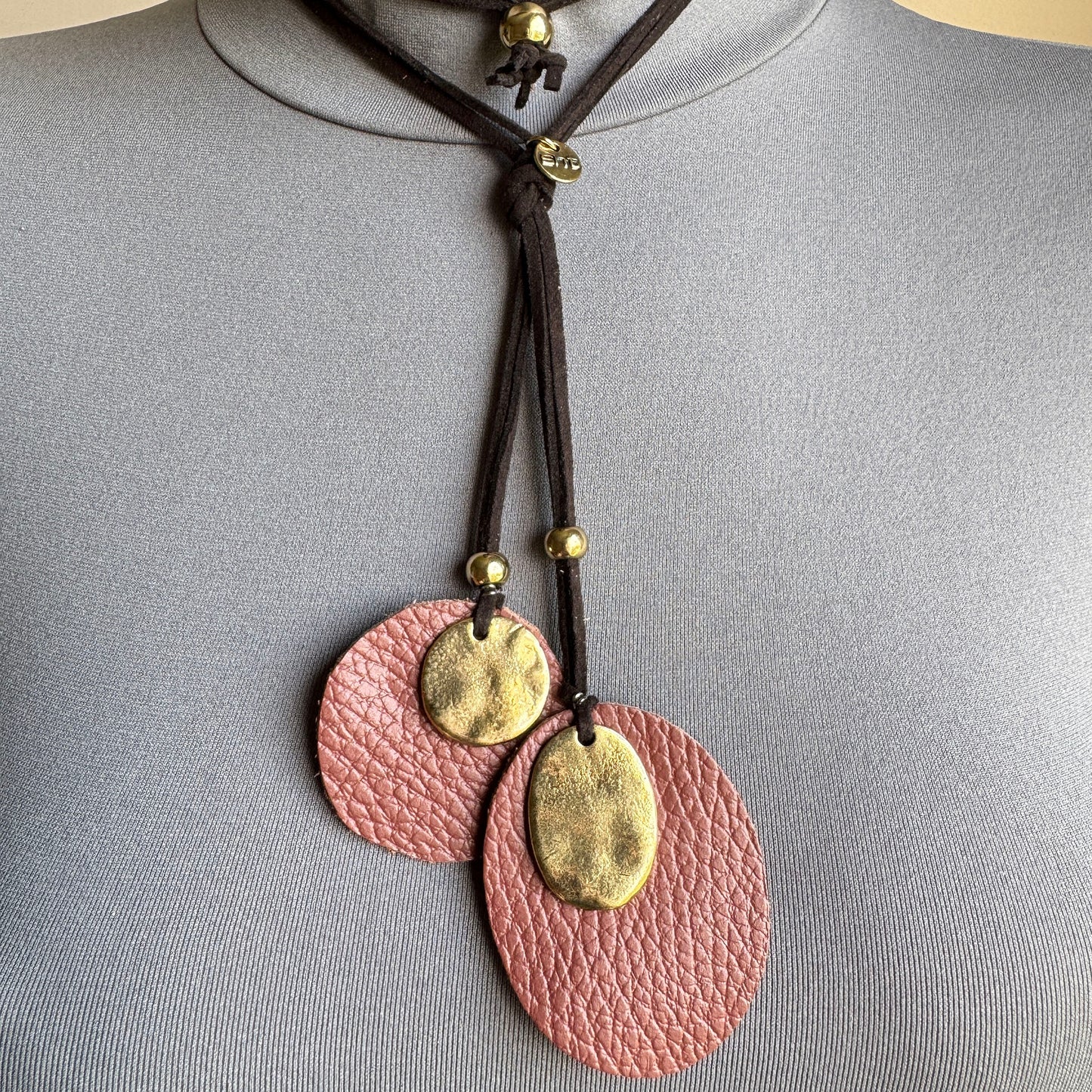 Brown necklace with decor Sonata (Spain)