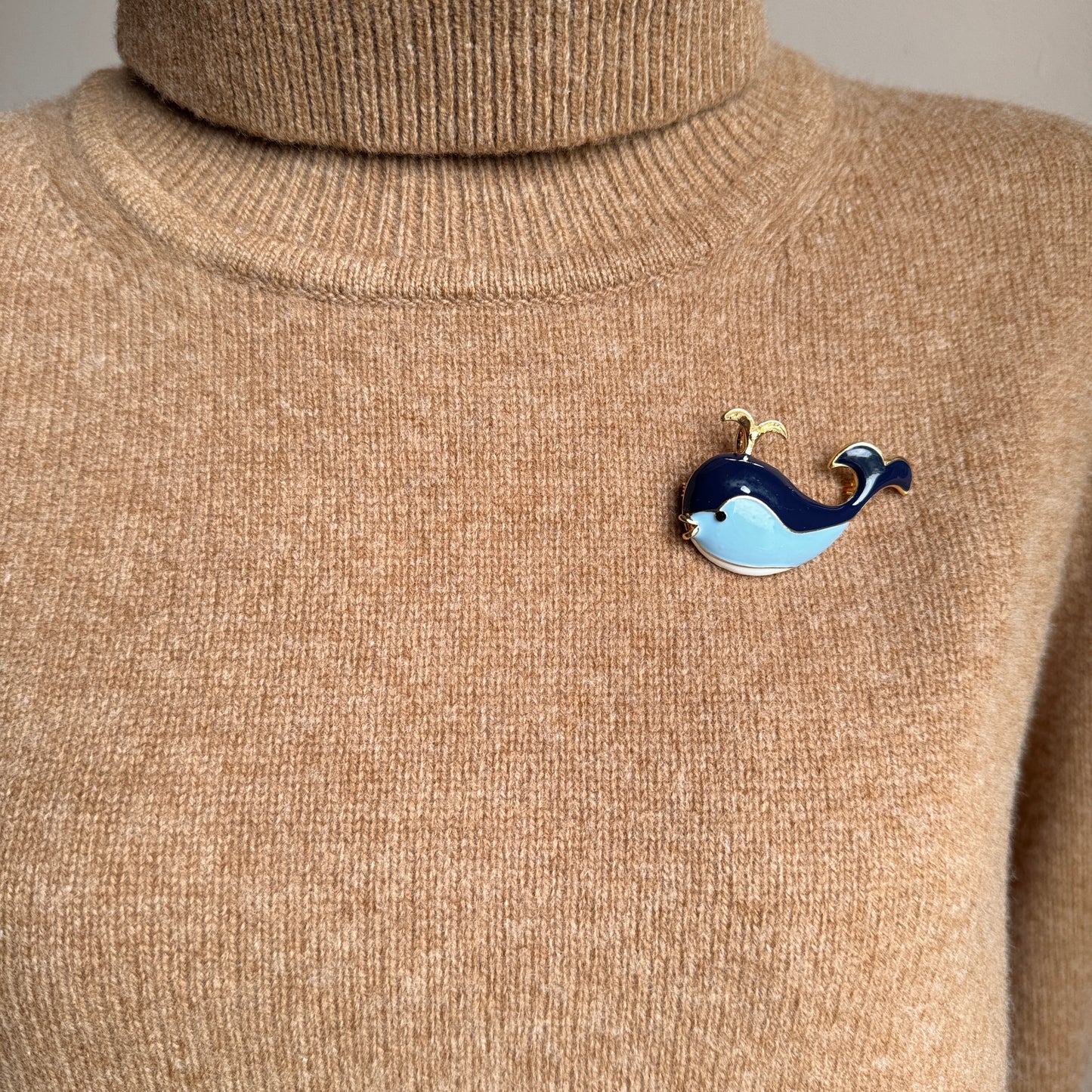 Dolphin brooch Sonata (Spain)