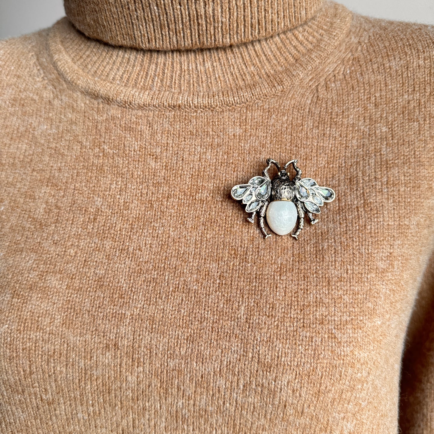 Bee brooch with crystals Sonata (Spain)
