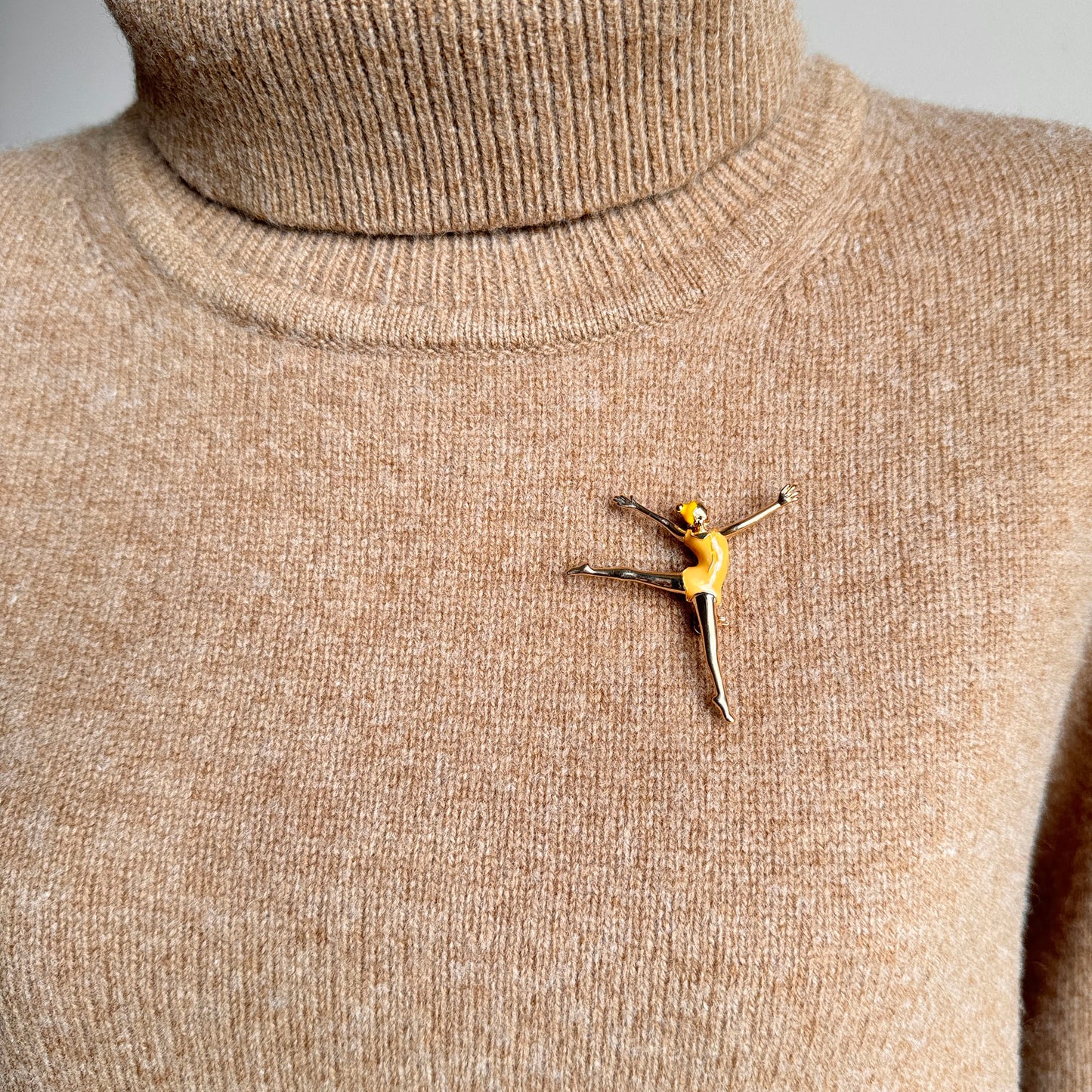 Gymnast brooch Maravillas (Spain)