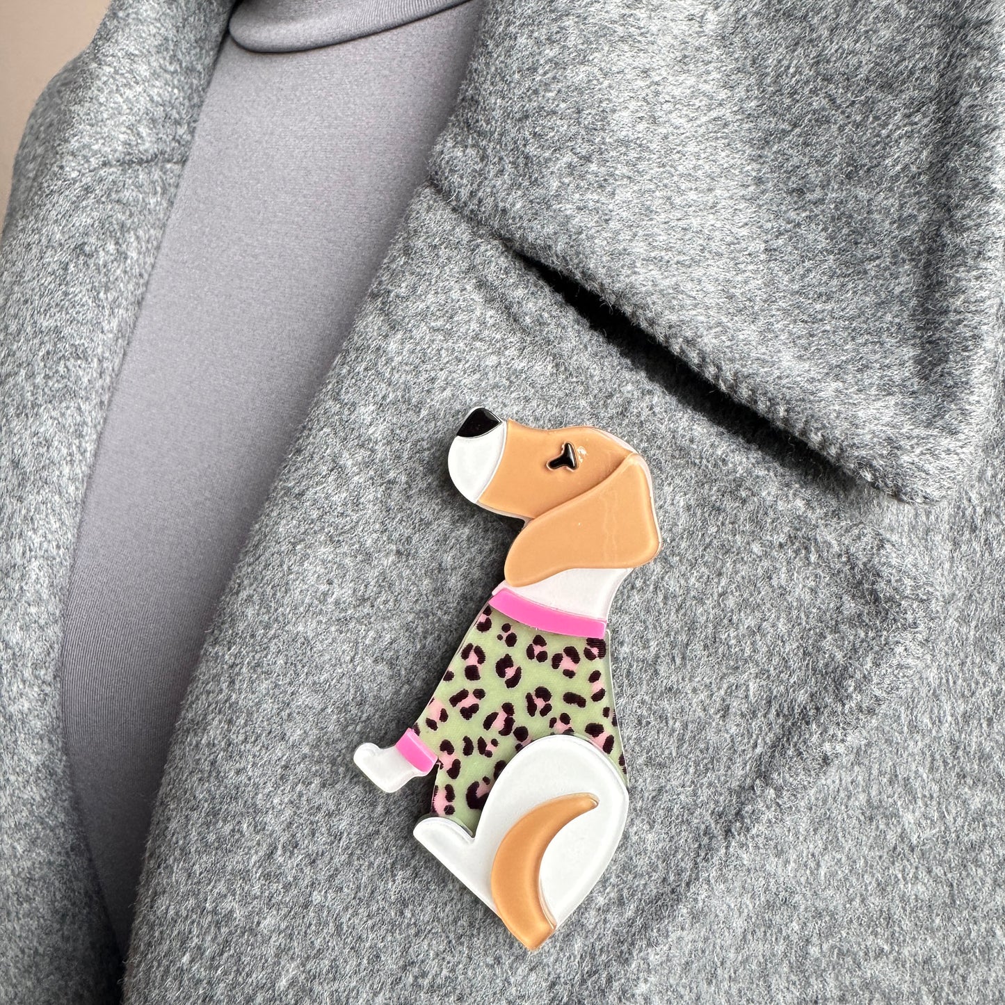 Dog-shaped brooch with a green leopard-print shirt, Spanish brand Sonata.