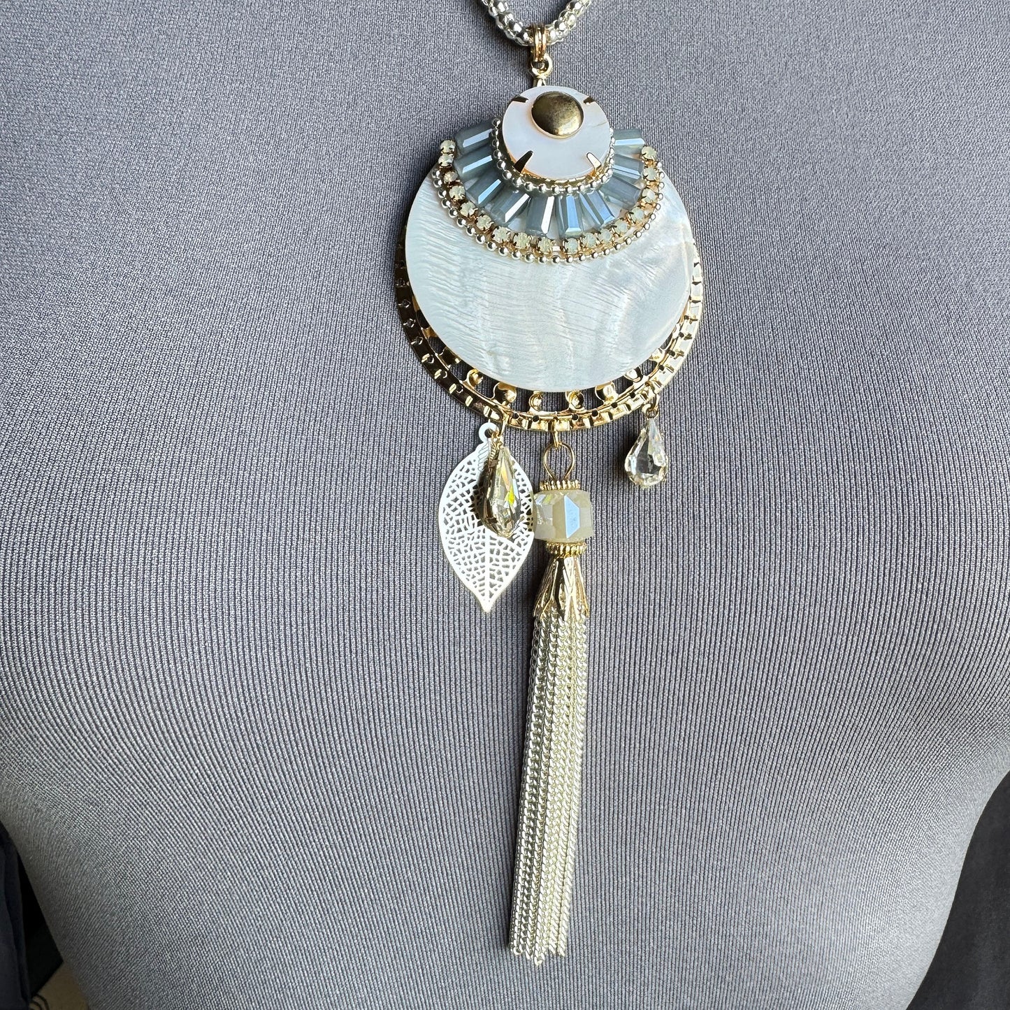 Mother of pearl necklace La Chiquita (France)