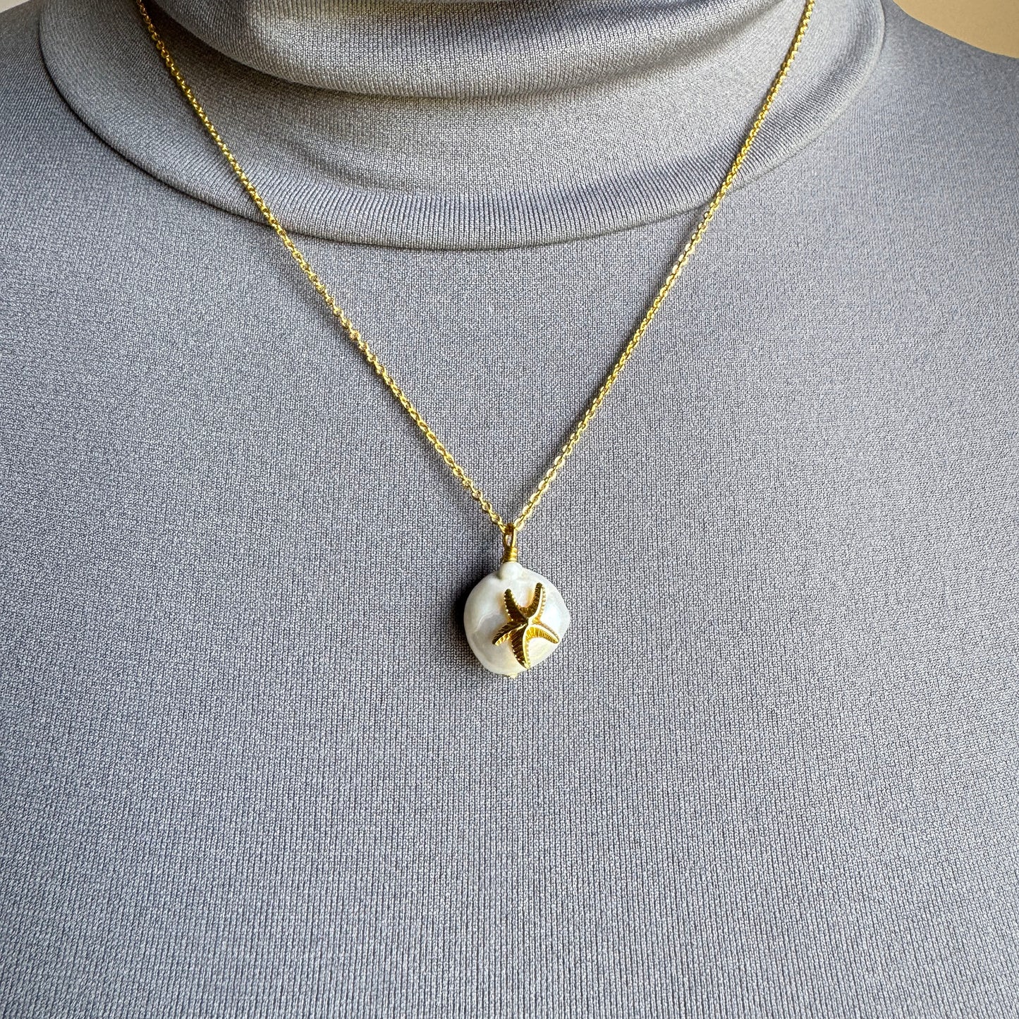 Pearl necklace Mon boudoir de Perles (France)