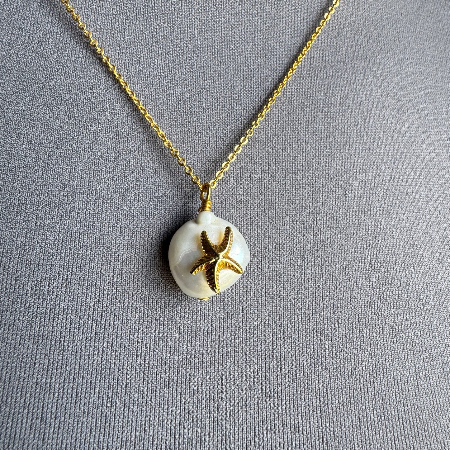 Pearl necklace Mon boudoir de Perles (France)