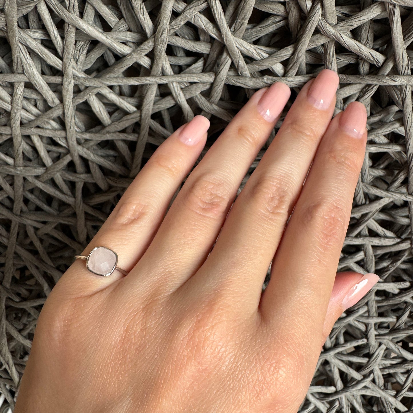 Каблучка з рожевим кварцом Moonstone (Франція)