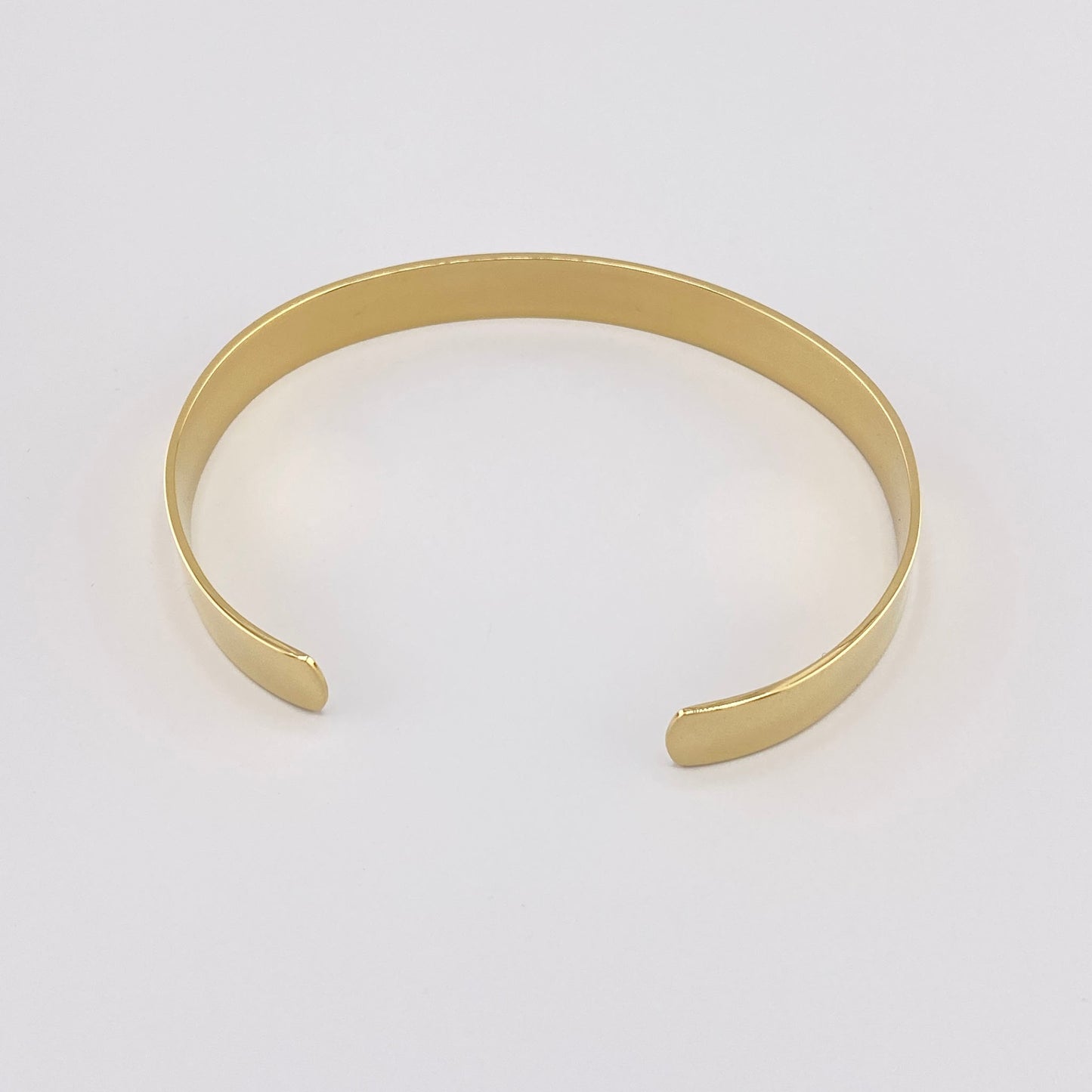 Bracelet doré avec motif de feuilles en émail rouge, marque française IRL.