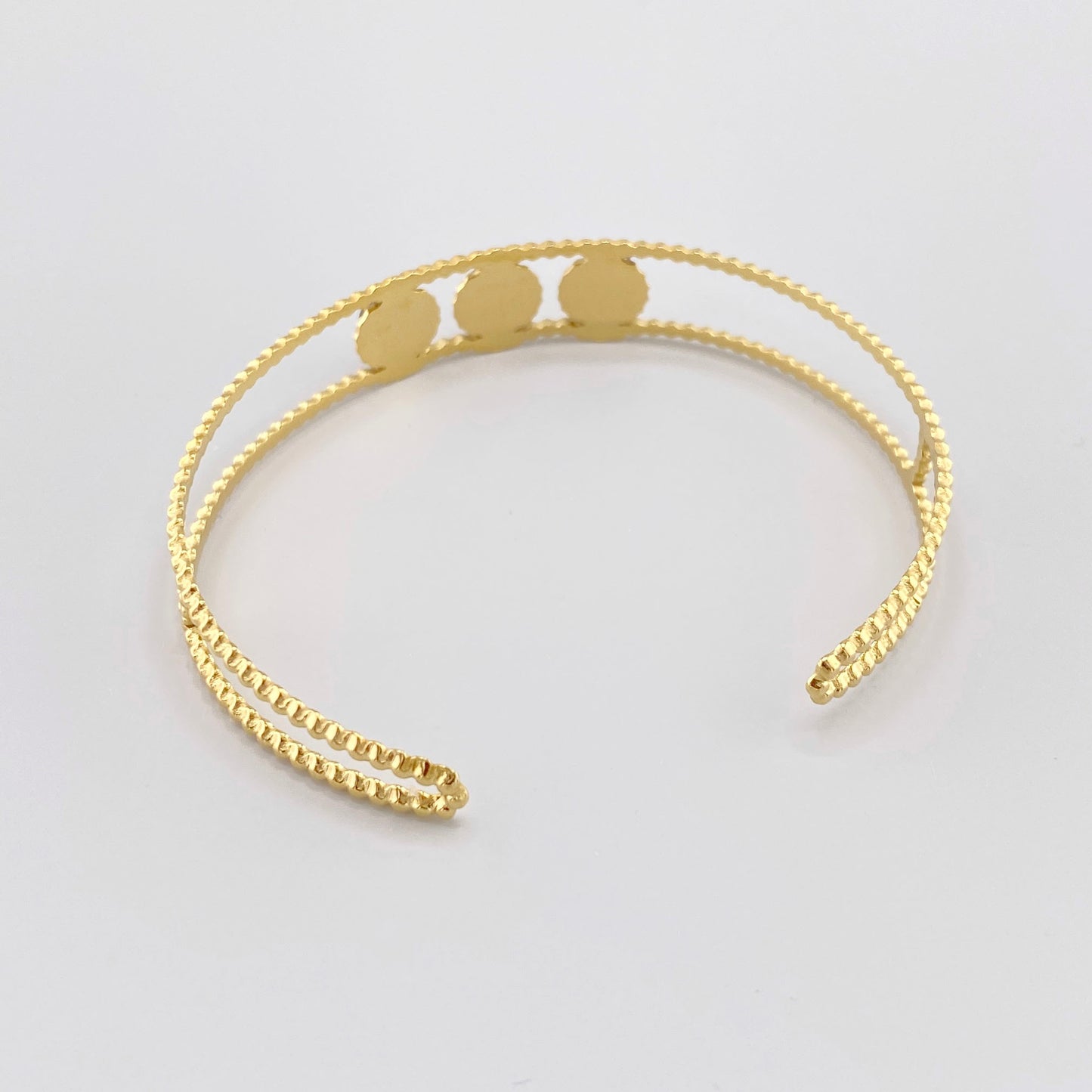 Pulsera dorada con tres piedras de ágata negra, marca francesa IRL.