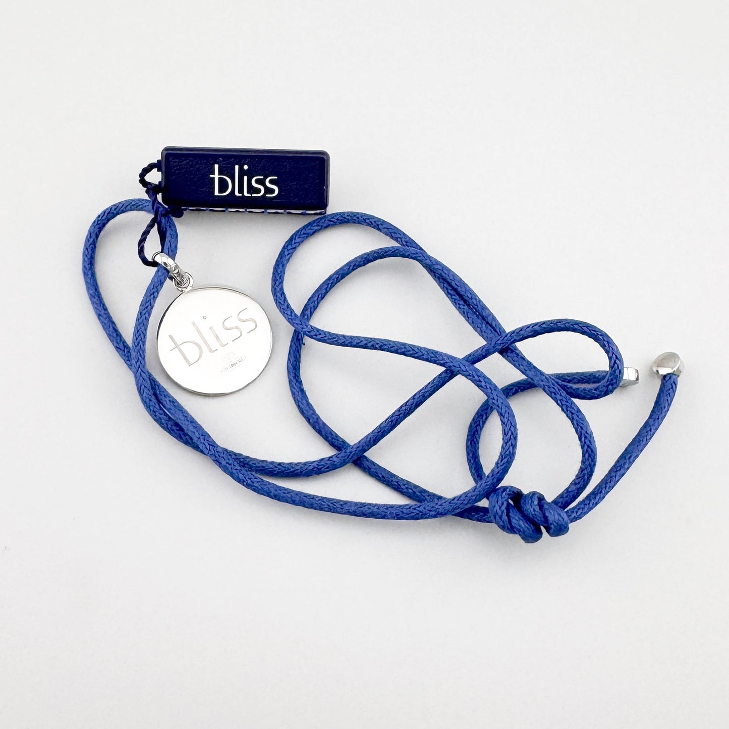 Anhänger mit Gravur Bliss auf niebieskim sznurku
