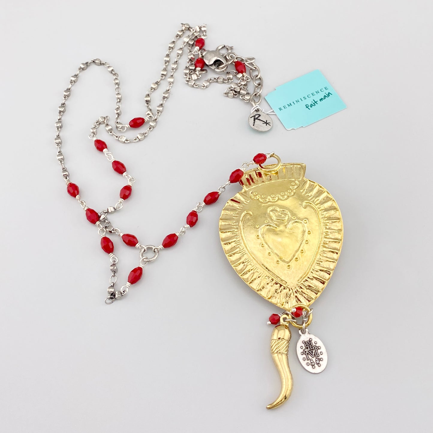 Collier double avec pendentifs colorés et pierres précieuses