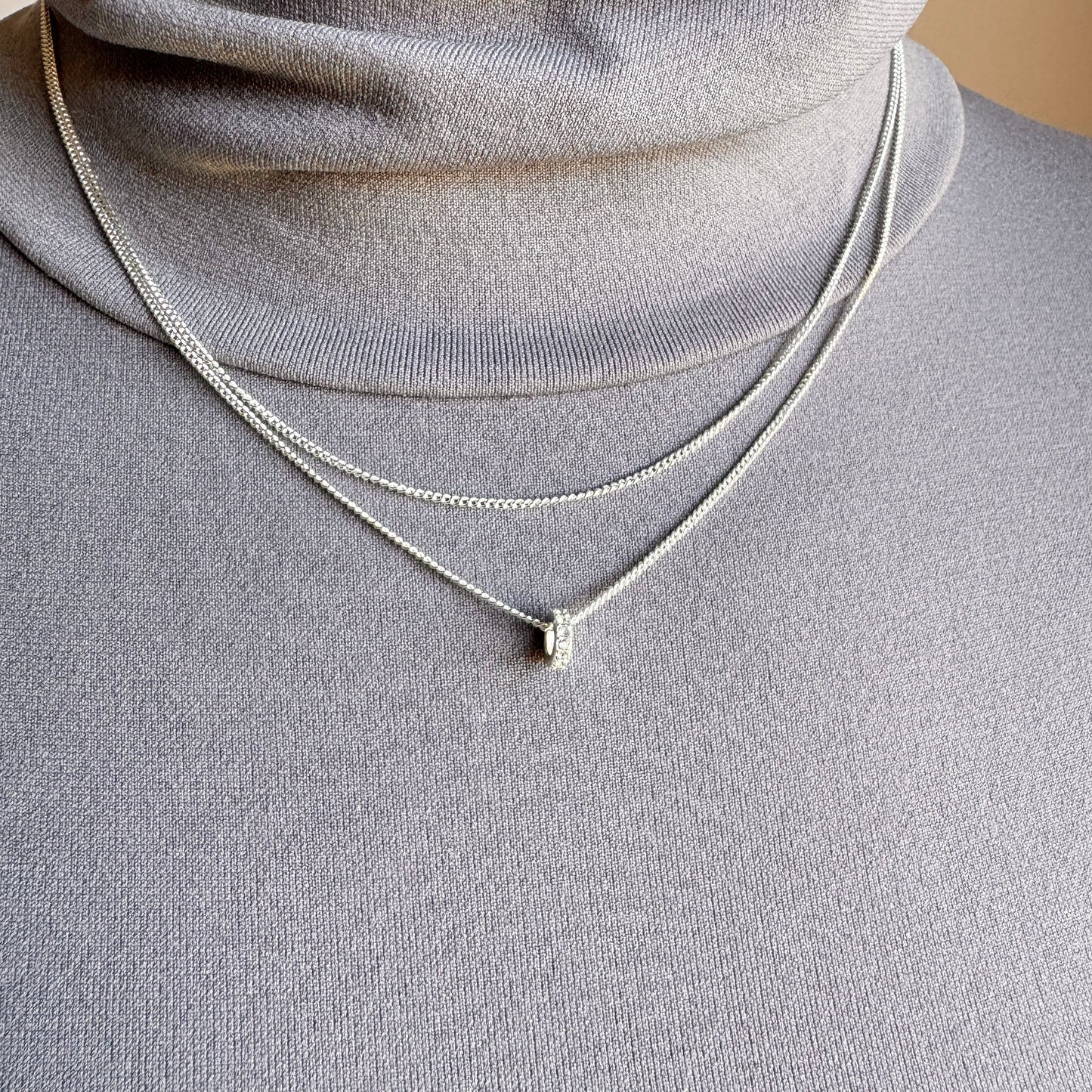 Delicate chain necklace with a circle pendant and sparkling zirconia