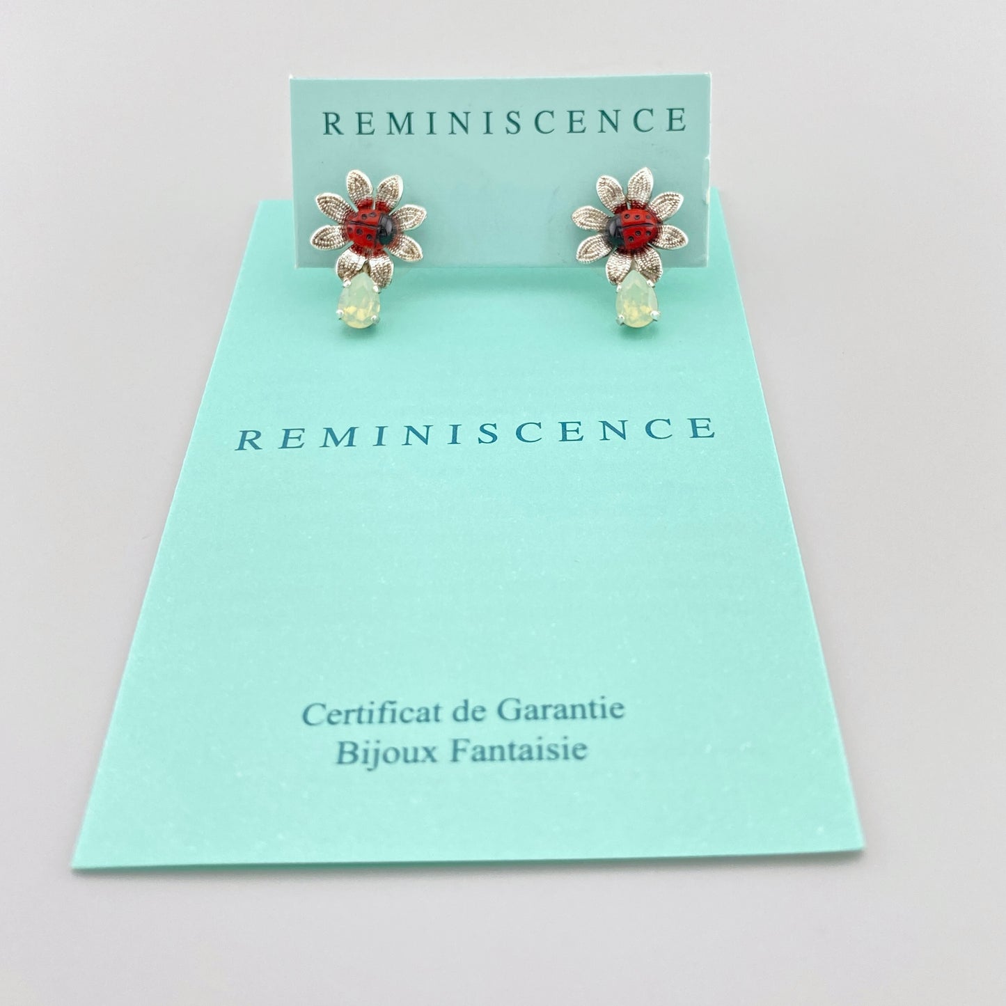 Feine Ohrstecker mit Blumen und Marienkäfern, versilbert und emailliert