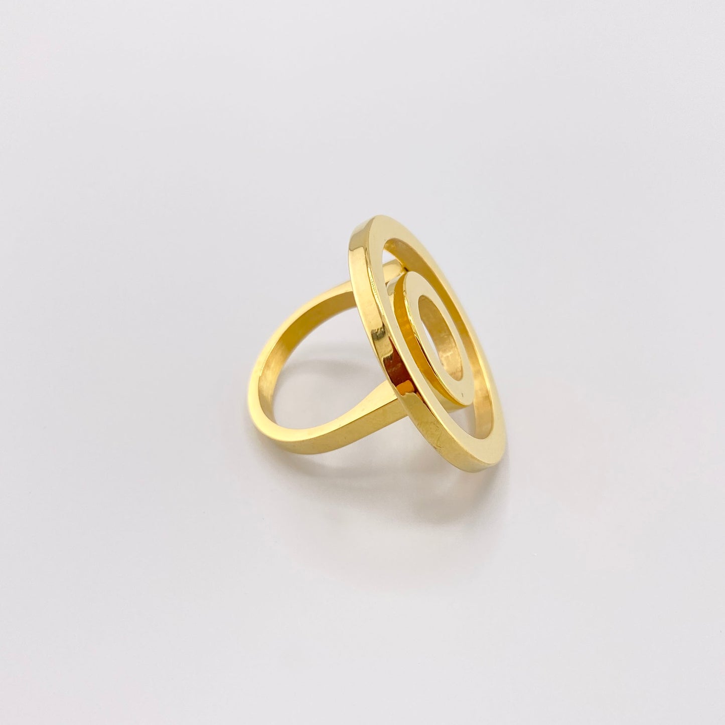 Ring mit zwei konzentrischen Kreisen in Gold mit glänzendem Finish