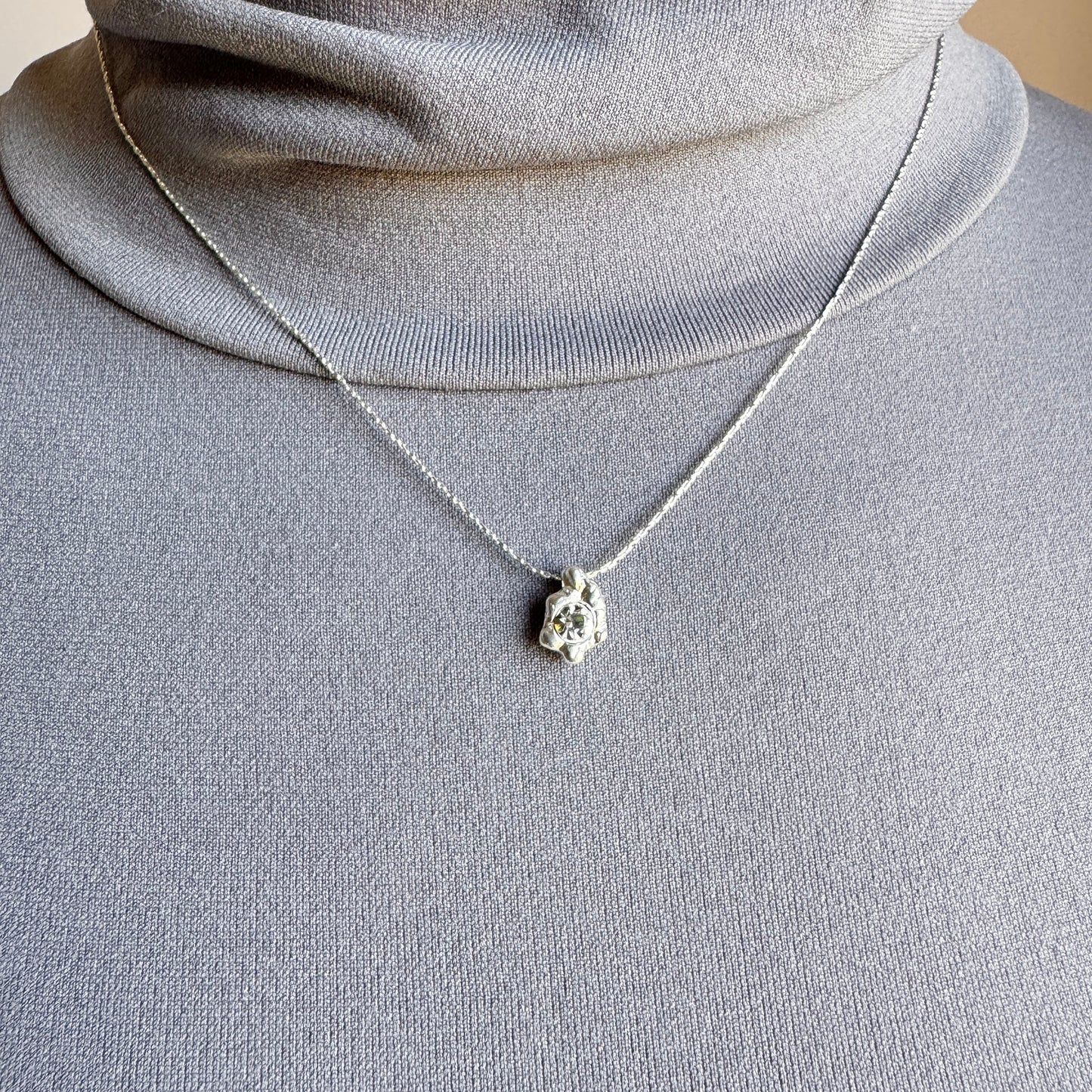 Elegant silver necklace with a central crystal pendant for a refined look