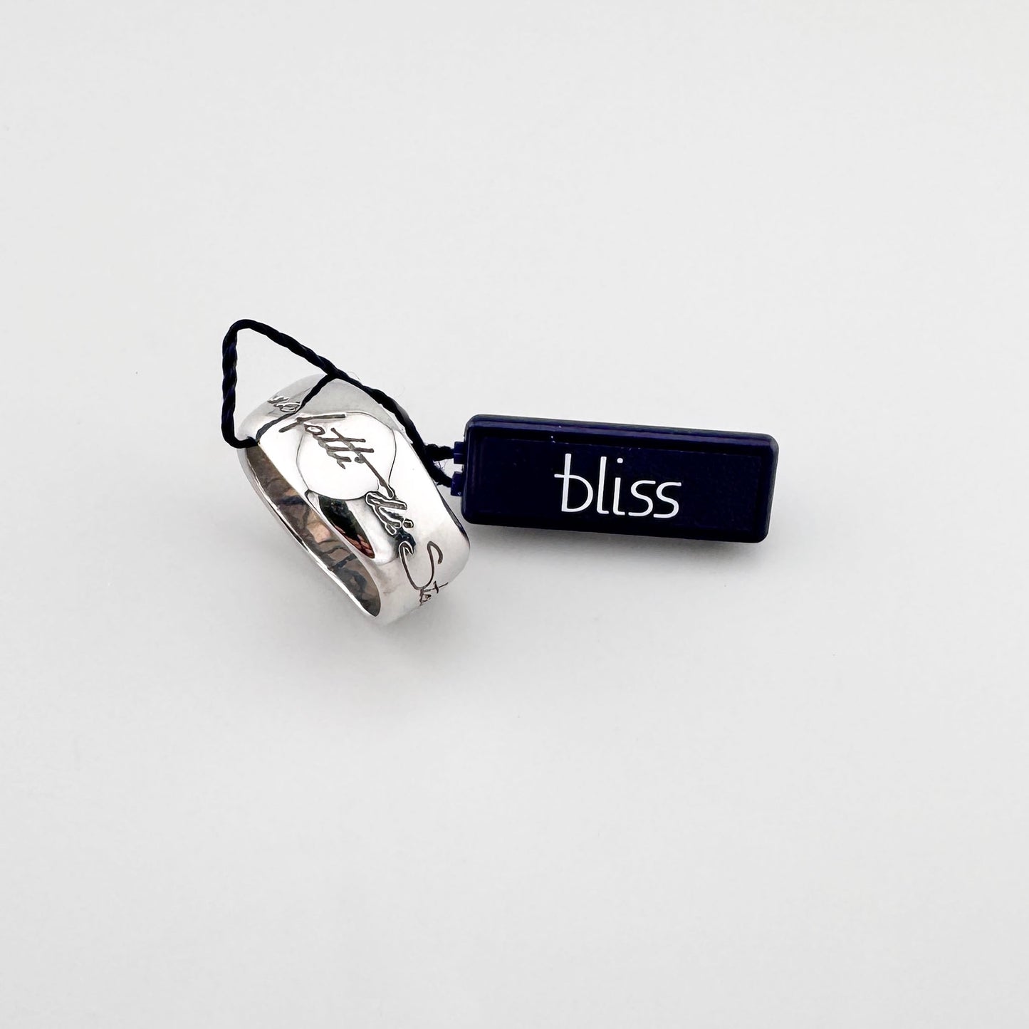 Anillo Bliss Gioielli con estrellas verdes y superficie pulida brillante