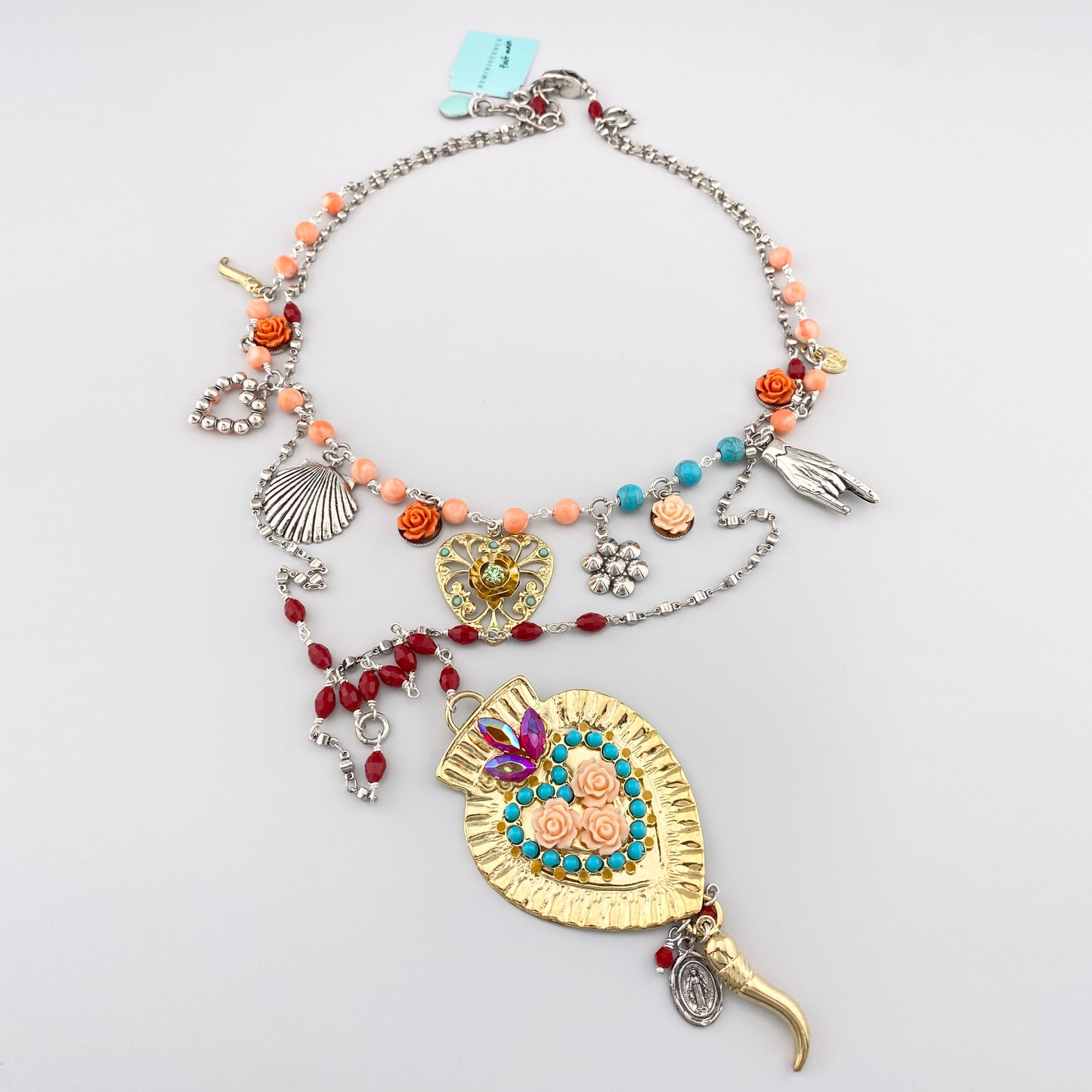Collier double rang avec pendentifs colorés et pierres naturelles