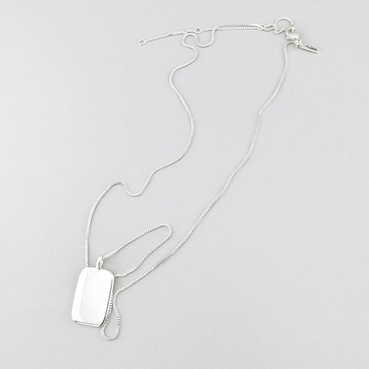 Naszyjnik Pilgrim z prostokątną zawieszką o minimalistycznym designie