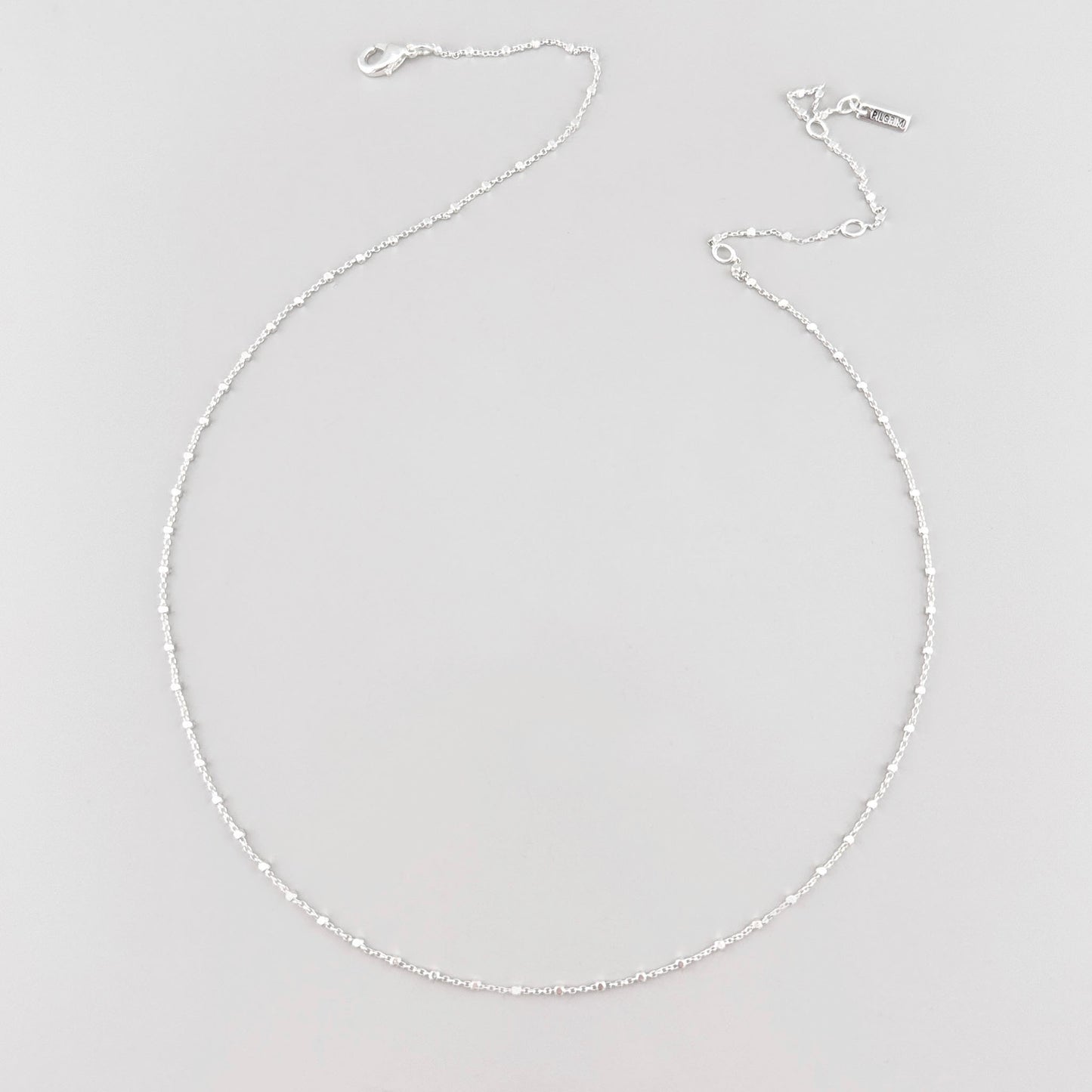Collier double rangs avec chaînes délicates et effet martelé argenté