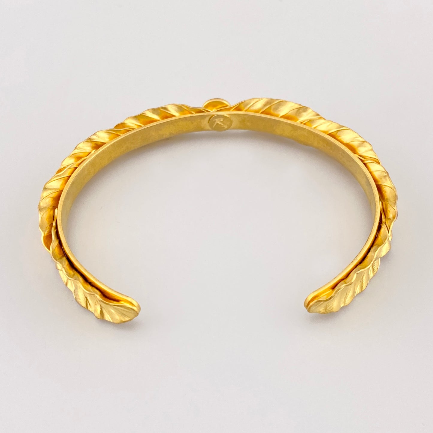 Offenes Armband Reminiscence mit Blattmotiv und eleganter Goldoptik