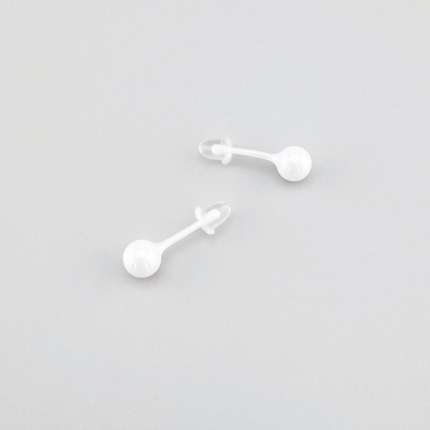 Keramikohrringe in Kugelform mit minimalistischer Ästhetik