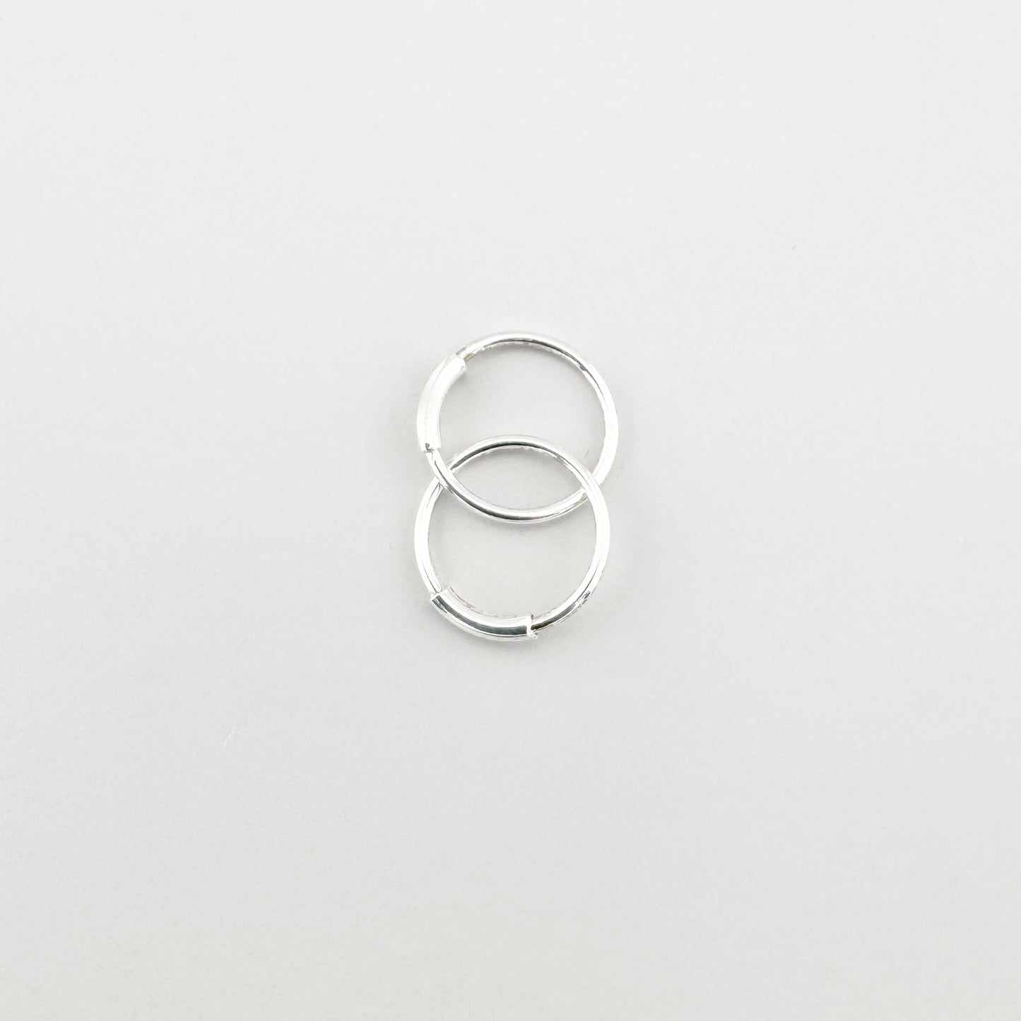 Créoles en argent 925 LULU Copenhagen, cercles polis au reflet discret, style minimal