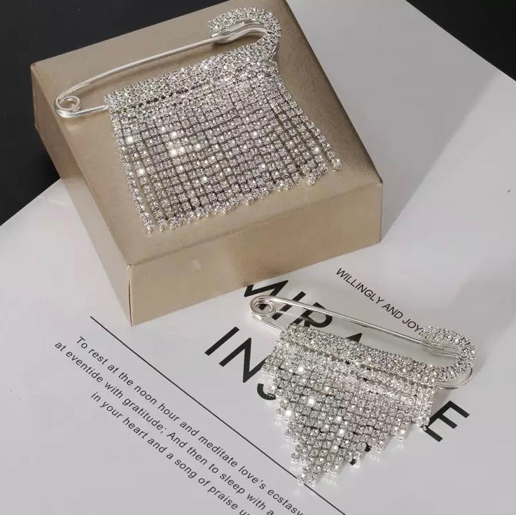 Brooch with zircons in silver colour