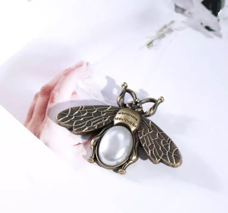 bee brooch