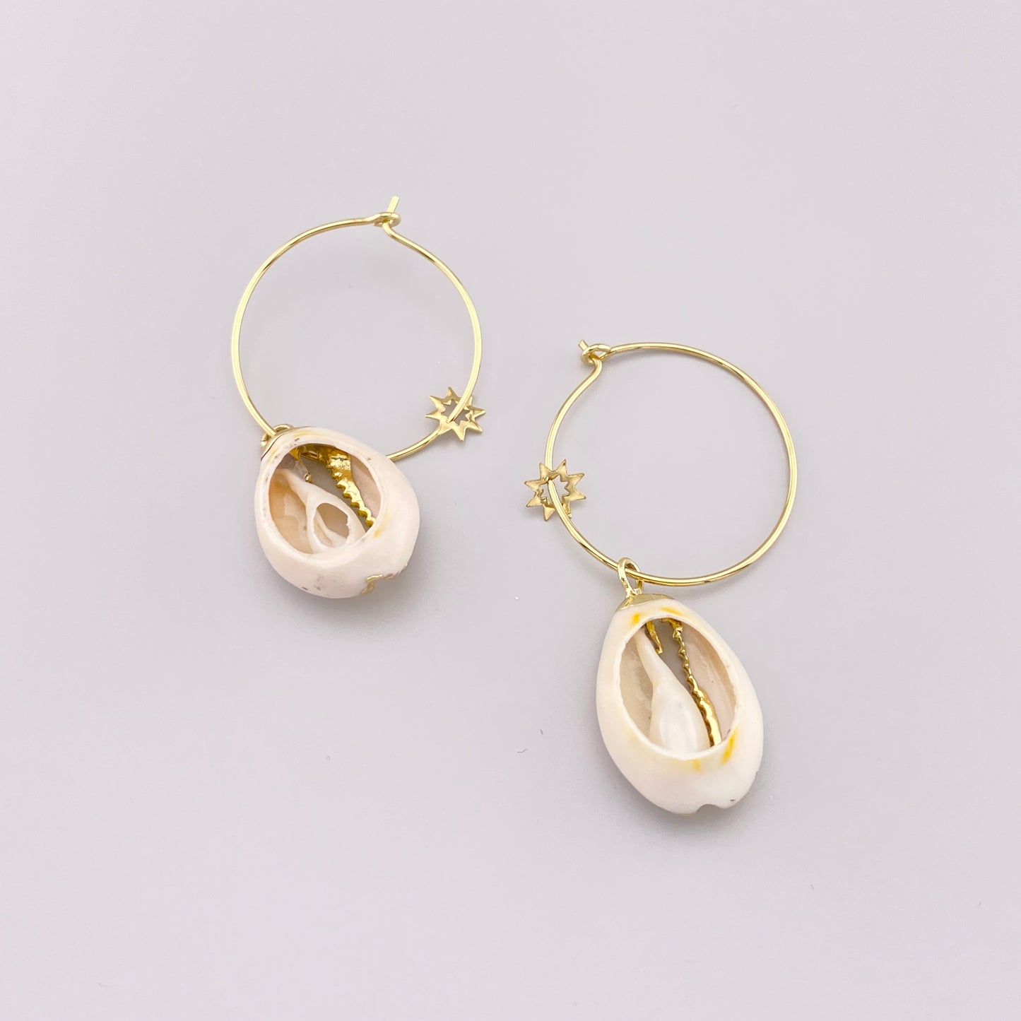 kolczyki muszelki złote